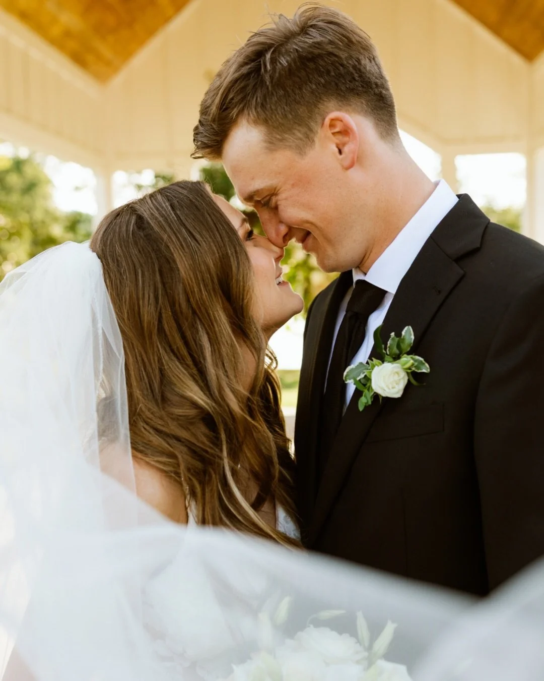 Today&rsquo;s beautiful weather has us reminiscing on Ashton and Bryce&rsquo;s sweet summer wedding! These college sweethearts have us swooning. Congratulations to this wonderful couple! 

Mr. and Mrs. Cordingly took advantage of our Sweet Sunday Spe