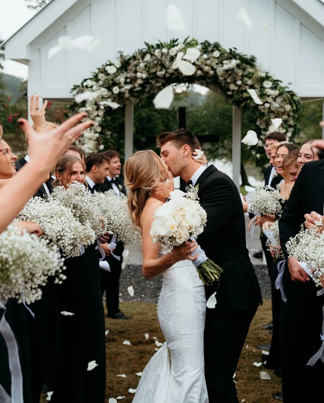 Nothing, not even a little bit of rain, could stop Anna and JT from having the best time! Anna looked absolutely stunning and we think these photos truly capture their love. Congratulations to the happy couple! 

Planning and Coordination: @hannah_si