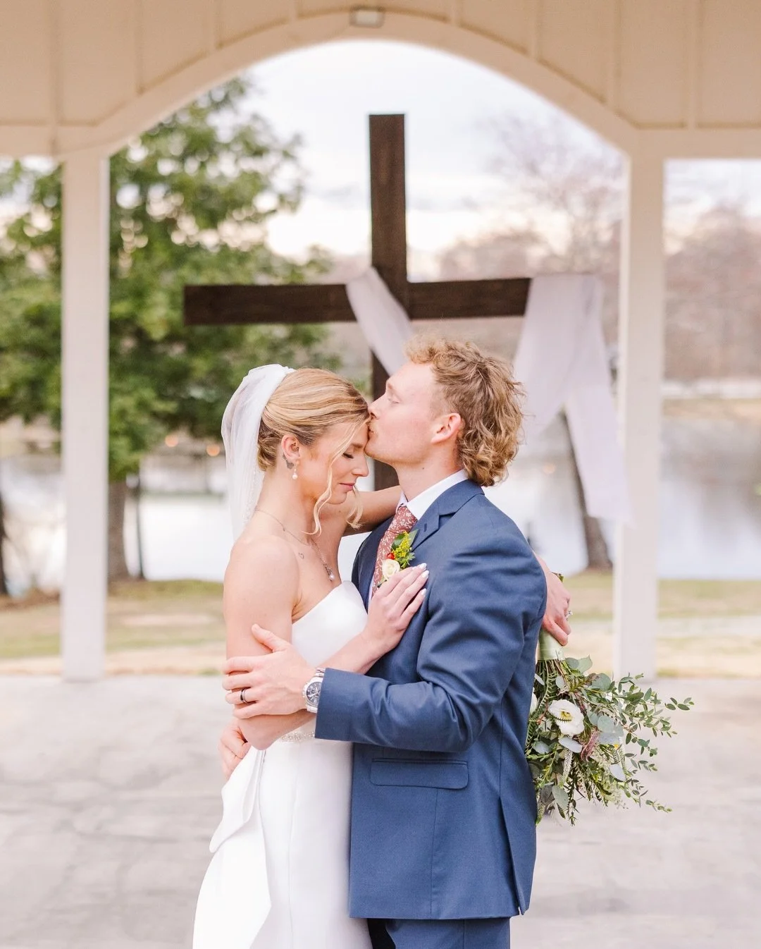 We had the absolute joy of hosting Eliza and Hunter here at South Wind Ranch last weekend for their beautiful two day wedding! The florals were just stunning and the whole party had a great time on the dance floor. Congratulations to happy couple! 

