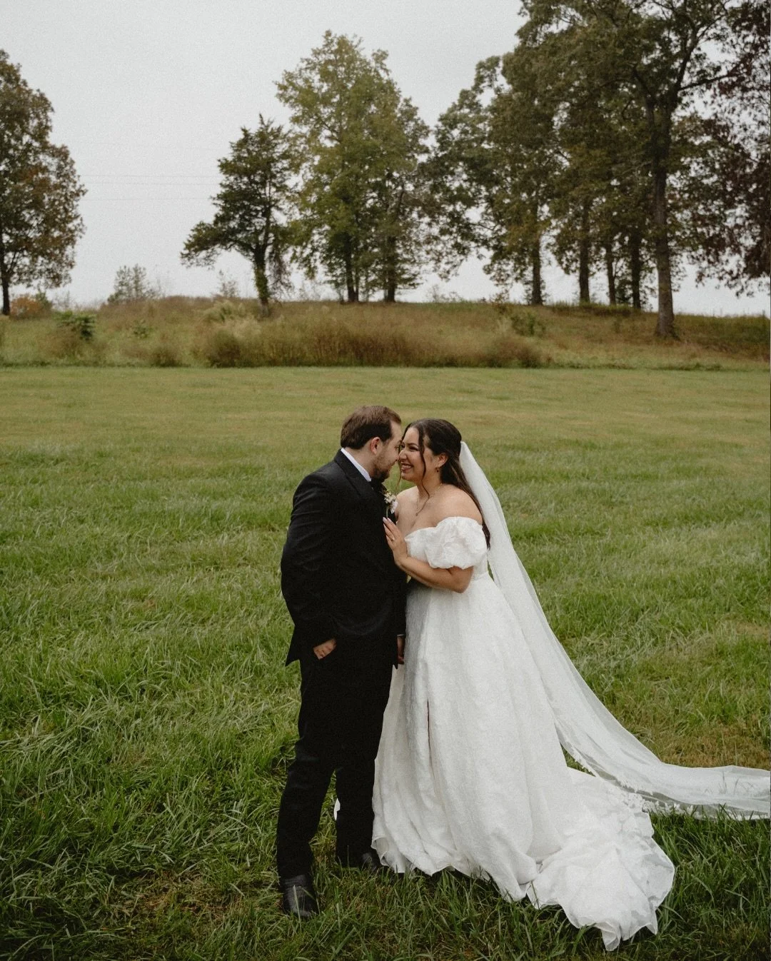 Starting our week off right with the most beautiful gallery! Ashley and Jacob had an intimate and beautiful October wedding filled with so much love and joy. 
Planning and Coordination: @rubyparks66 
Photography: @thedivinesphotoandfilm 
Floral: @jne