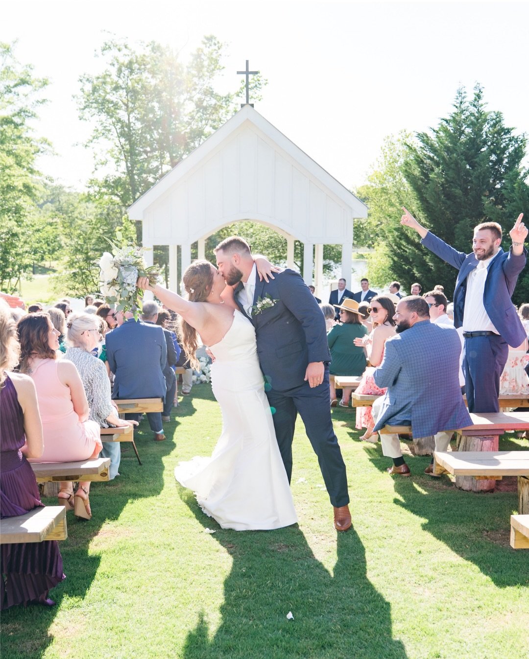 As the spring wedding season begins here is a fun throwback wedding post for your feed! Rebecca and Will were married May of last year and their day was so dreamy! Their florals were absolutely beautiful and tied everything together. 

Coordinator: @