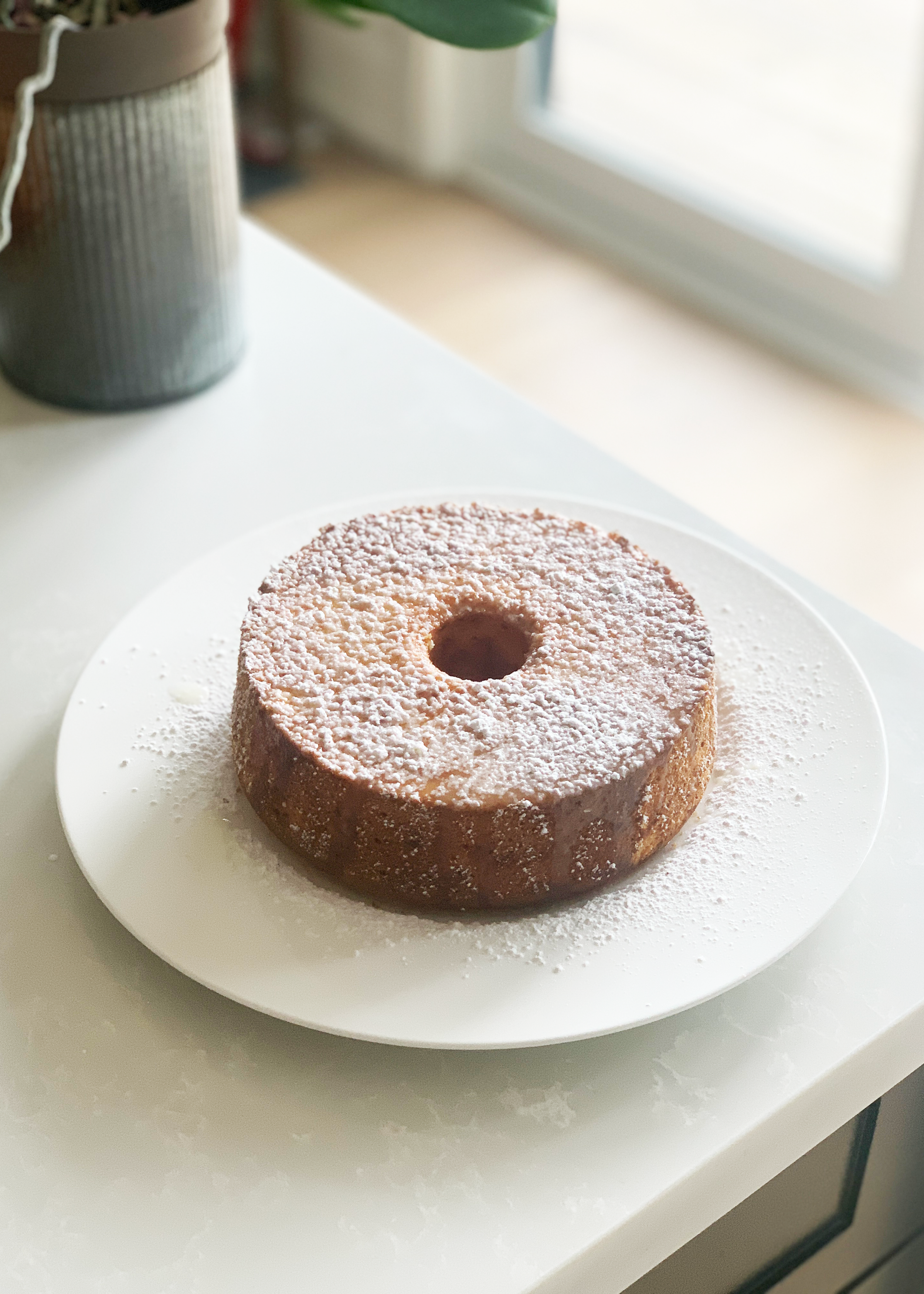 Baking a lemon chiffon cake