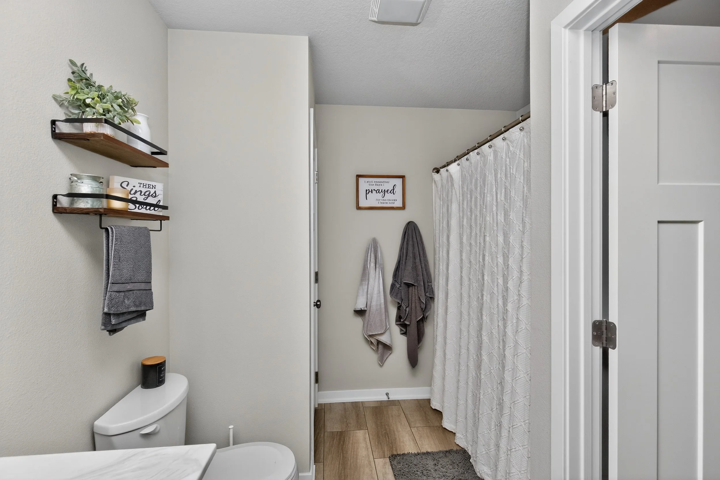 213 NE Adams Ave Elkhart Iowa