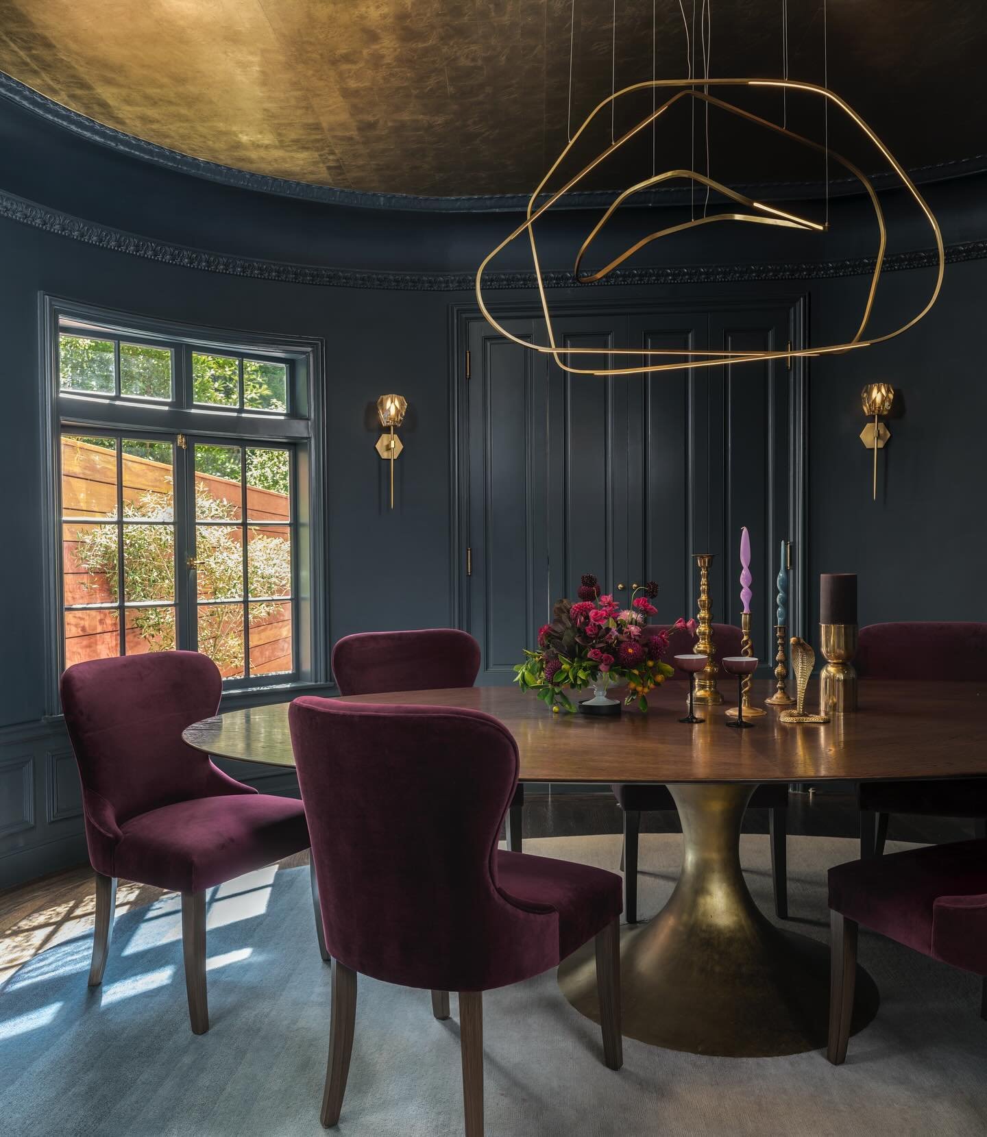 Feeling dramatic today on this full moon? Our dining room from the #Beauxarts Reno in Presidio Heights, feels fitting ! #SanFrancisco. @farrowandball @1stdibs  Styling: @elenashawnprojects &yen; @fashawn1 📸 @christopherstark @blacklabelhome @julianc