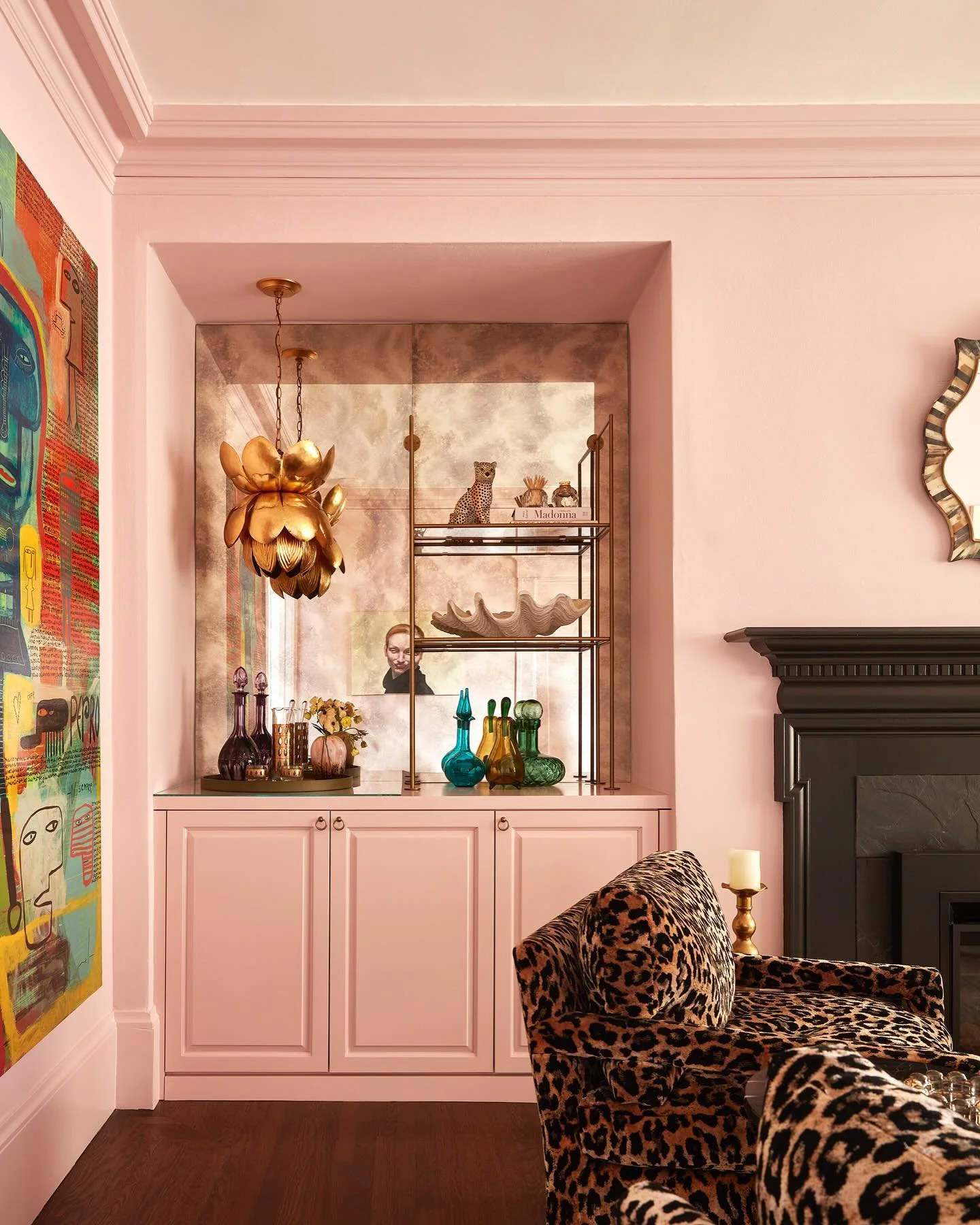 Sneak peak- Glam alert &hellip; &ldquo;Dolce Vita&rdquo; project.  Location: San Francisco 📸 @marioserafinphotography  Styling @elenashawnprojects + @fashawn1 @benjaminmoore