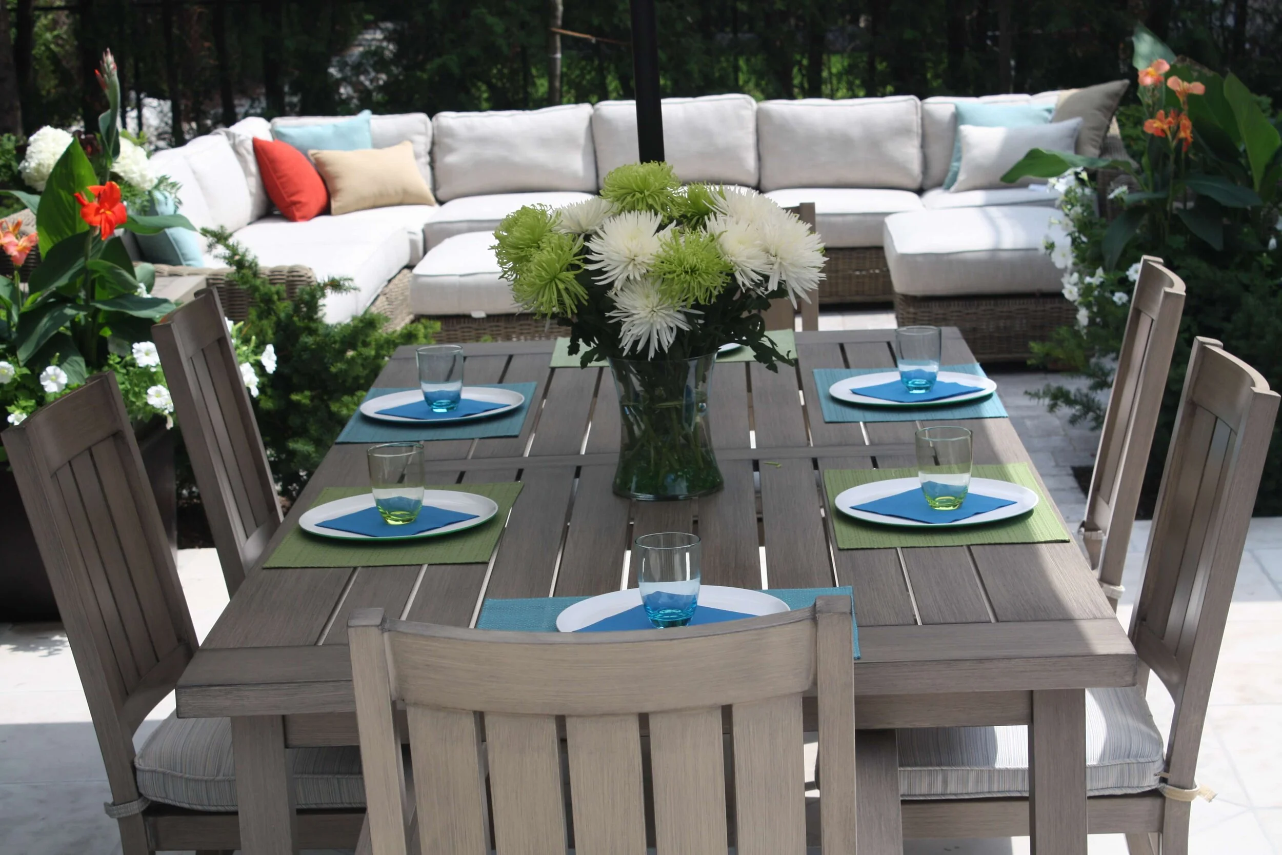 outdoor-dining-tables-plates-napkins-chairs.JPG