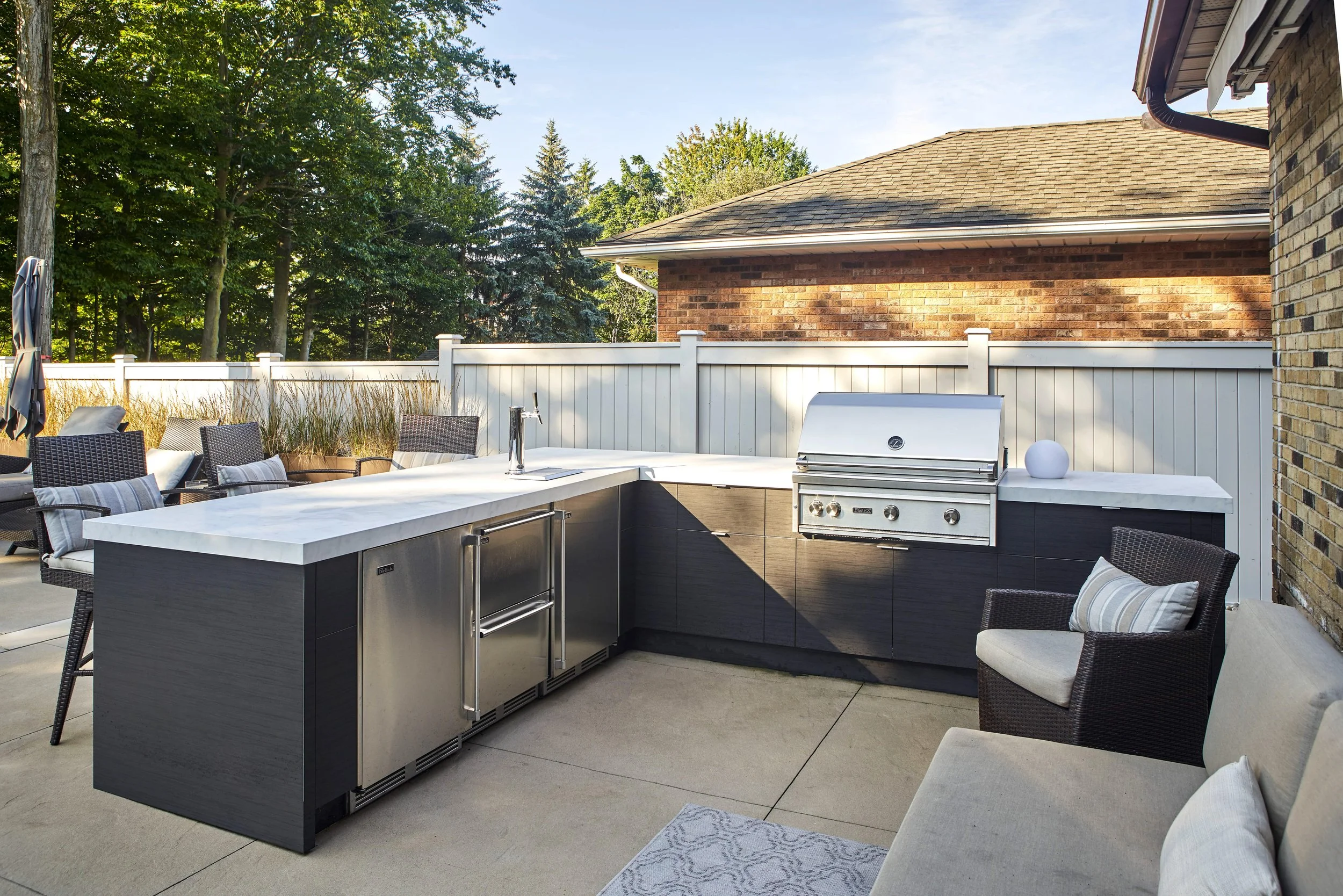outdoor-kicthen-perlick-refrigeration-L-Kitchen.jpg