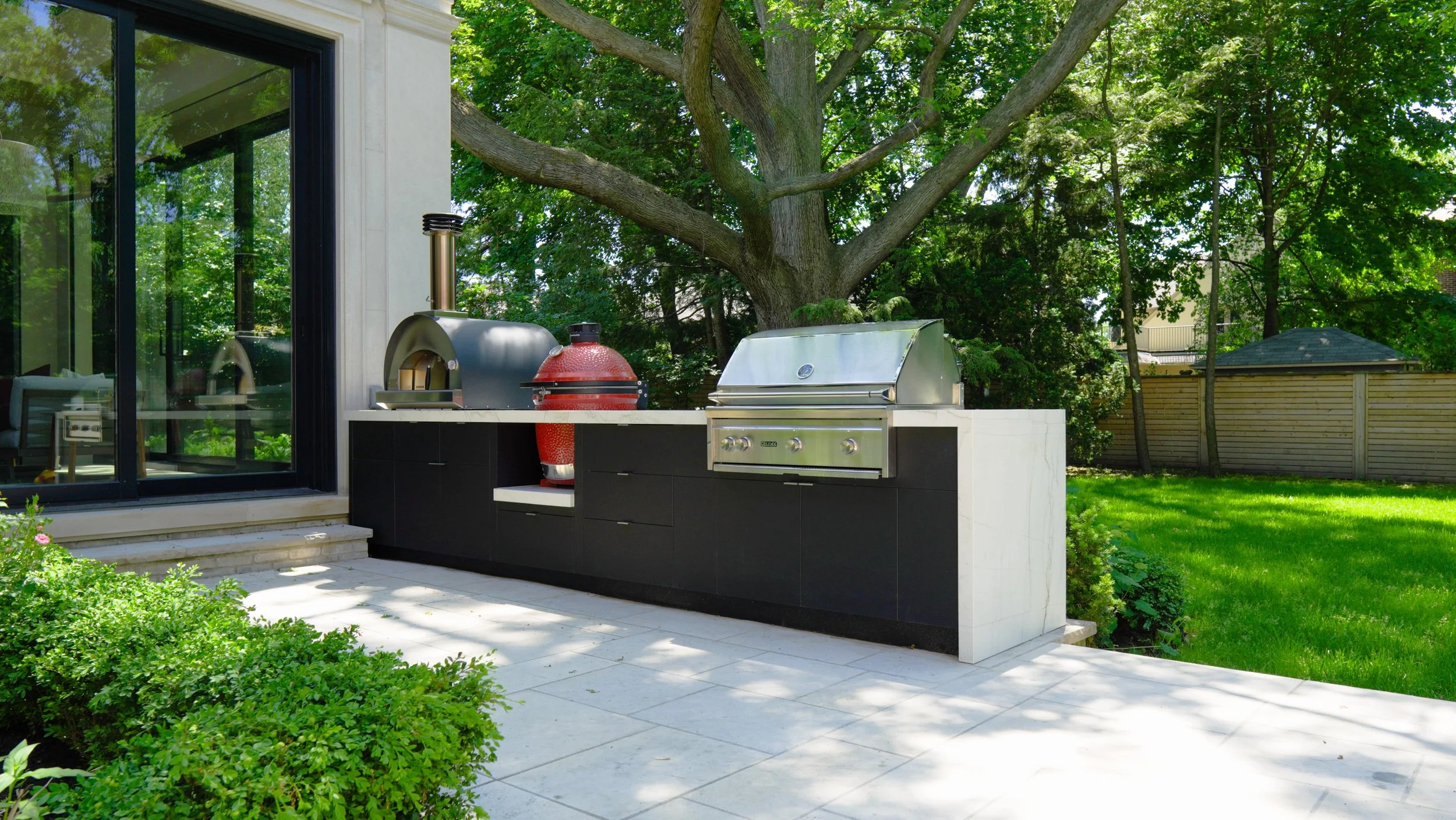 garden-living-custom-outdoor-kitchen-smoker-grill-pizza-oven.jpg