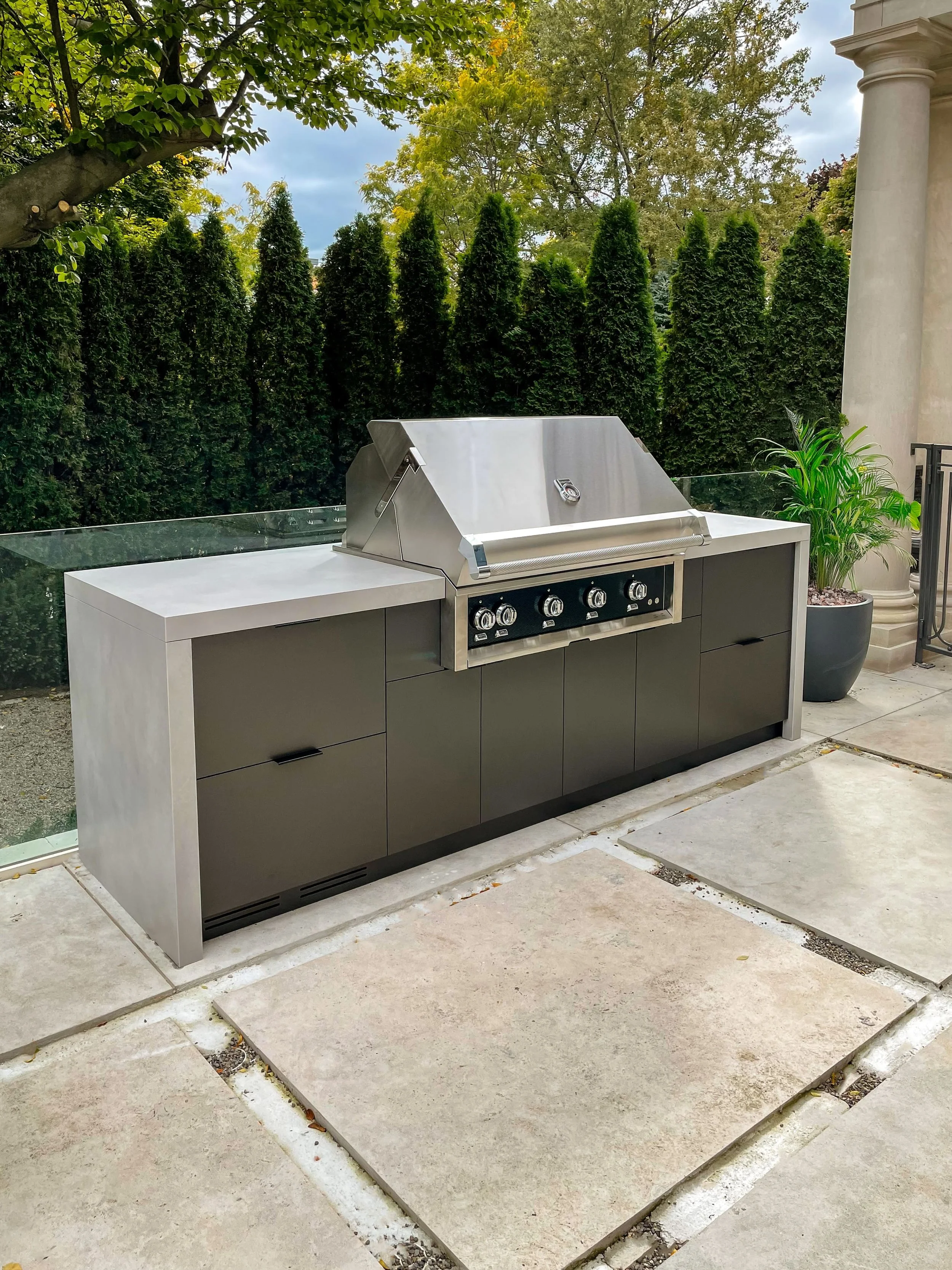 built-in-bbq-hestan-luxury-outdoor-living.jpg