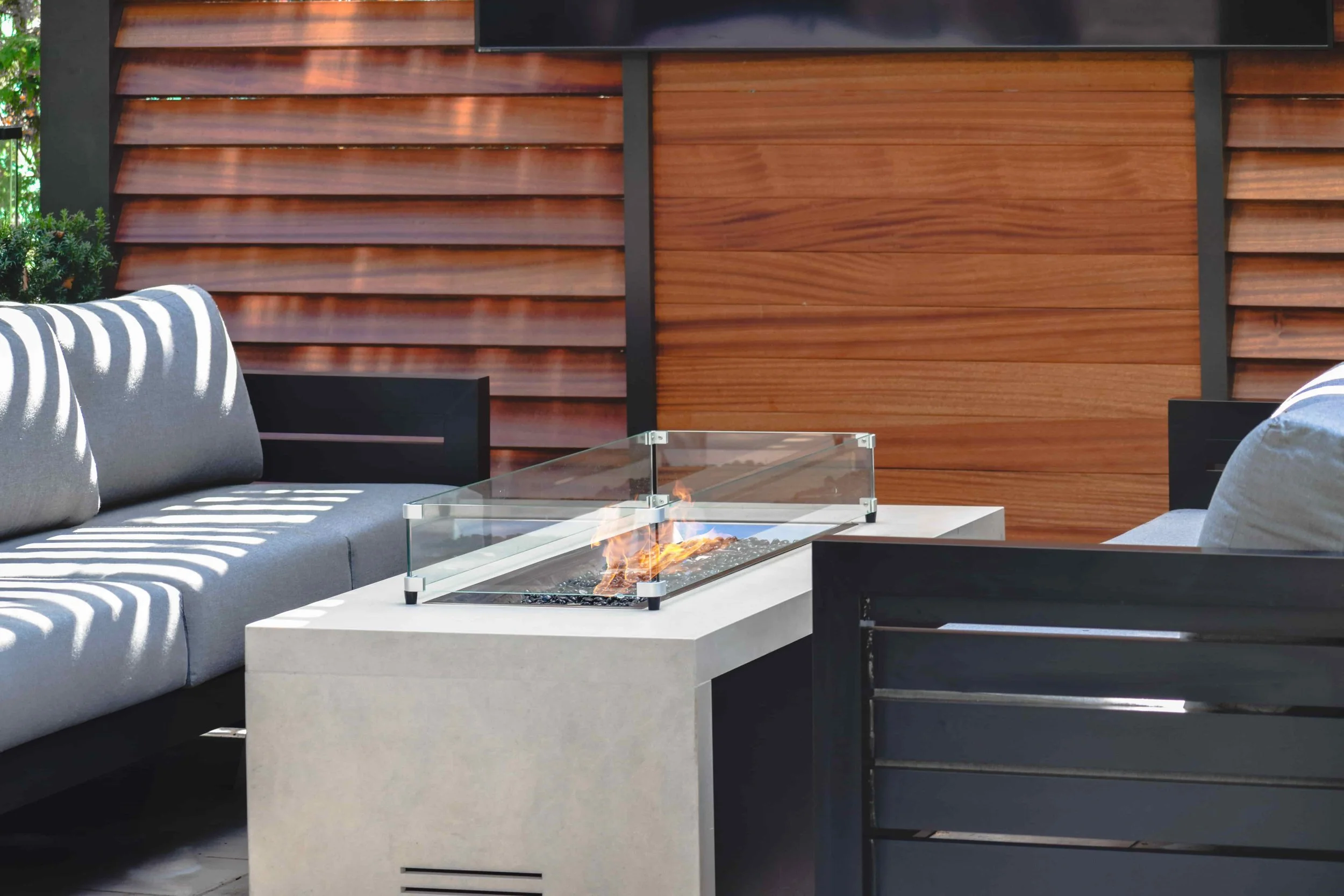 outdoor-fire-pit-patio-seating-backyard-fire-pit-modern.jpg