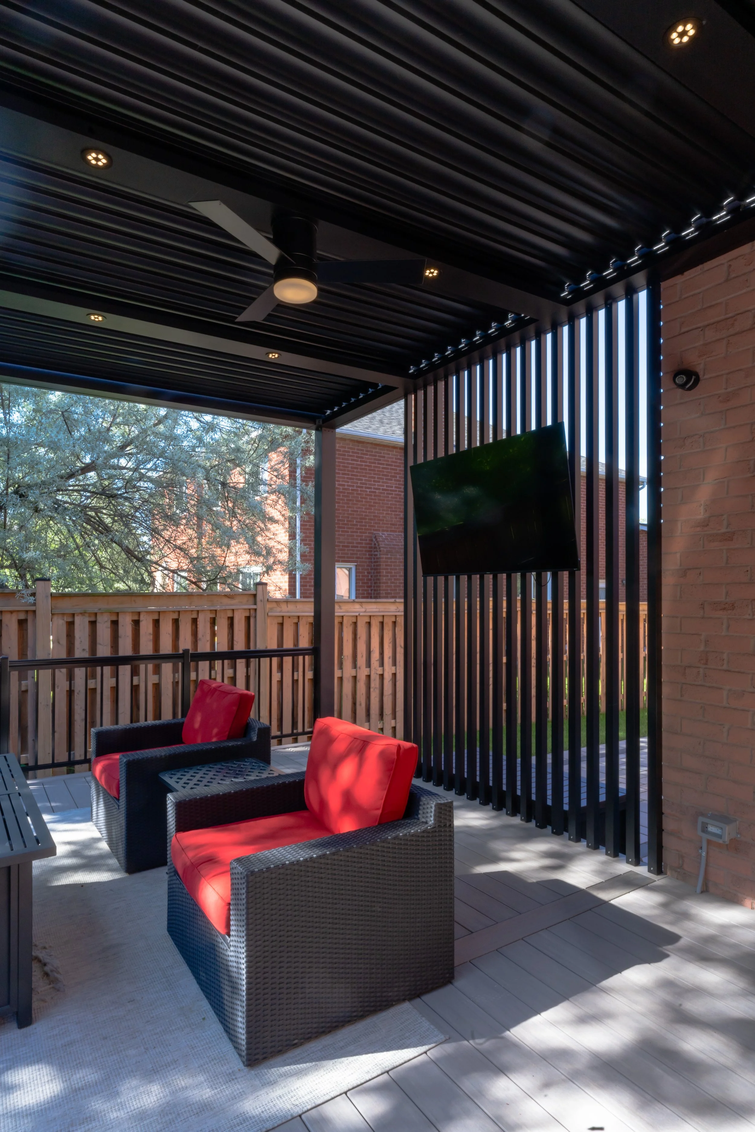 aluminum-pergola-tv-wall-outdoor.jpg