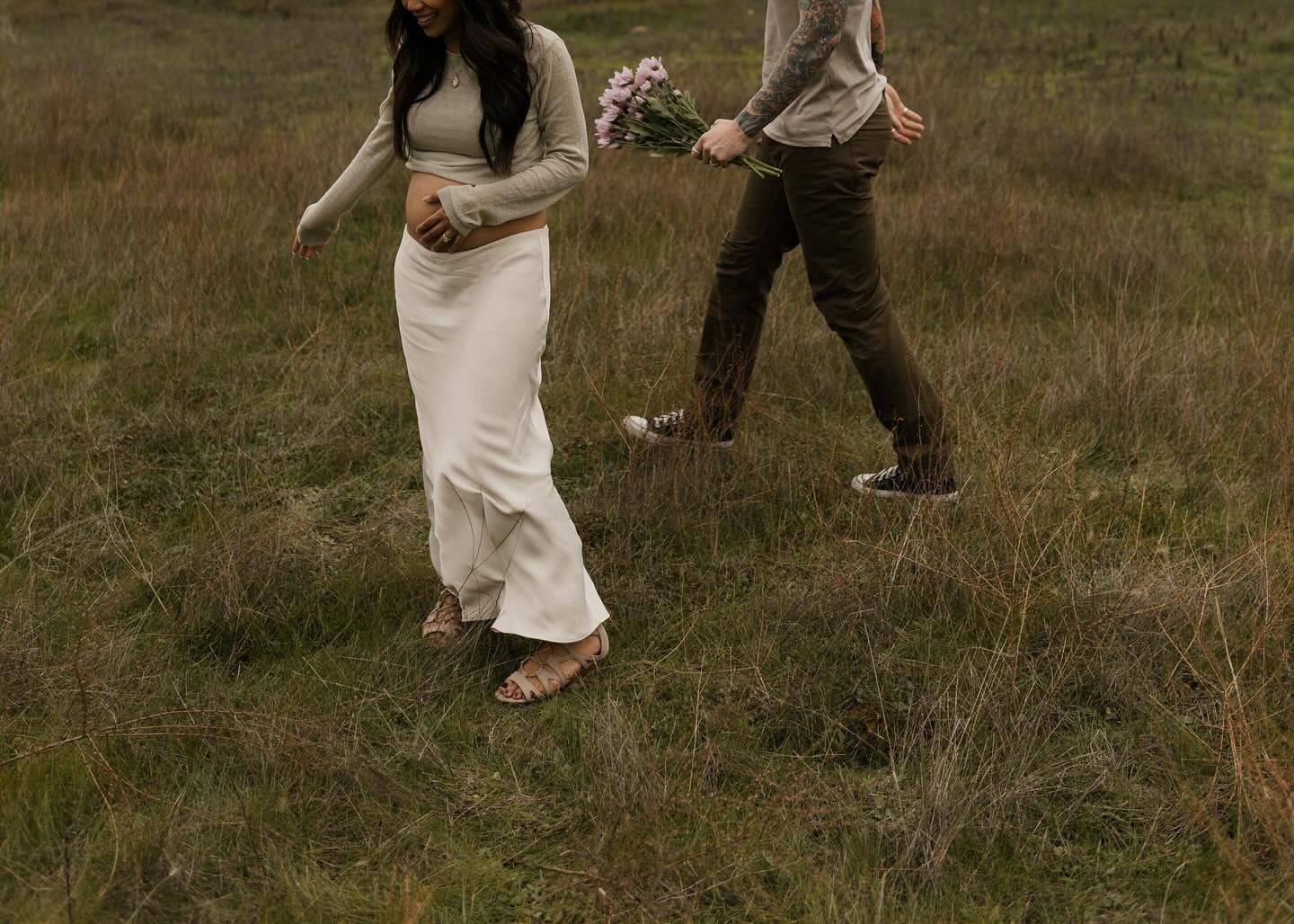 Throwback to these two announcing their little love 🤍 Will never be over our couples trusting us with their sweetest life moments 🥺🎞️

#maternityphotos #babyannouncement #babyannouncementideas #documentaryphotography #genderrevealphotoshoot