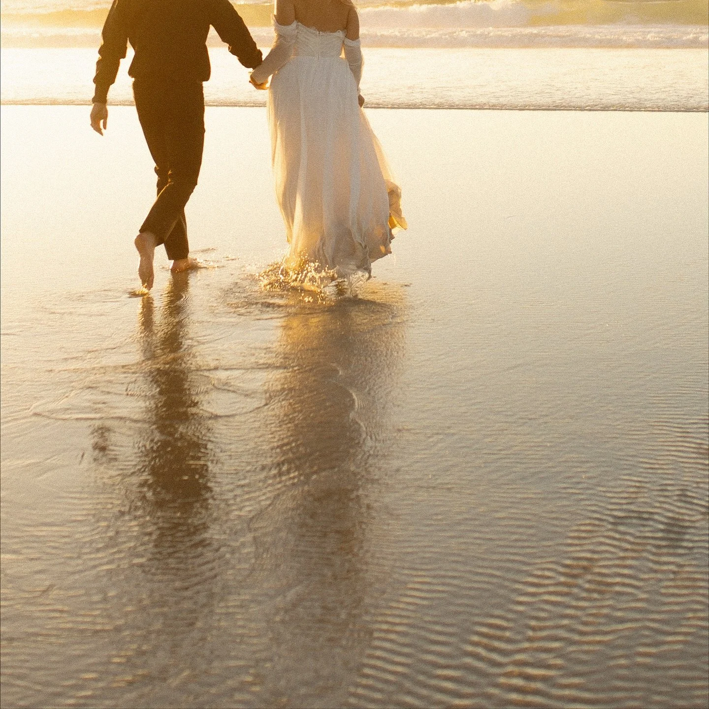 Will never forget this sunset ✨

#bigsurelopement #bigsurelopementphotographer #carmelweddingphotographer #carmelwedding #beachwedding #californiaweddingphotographer