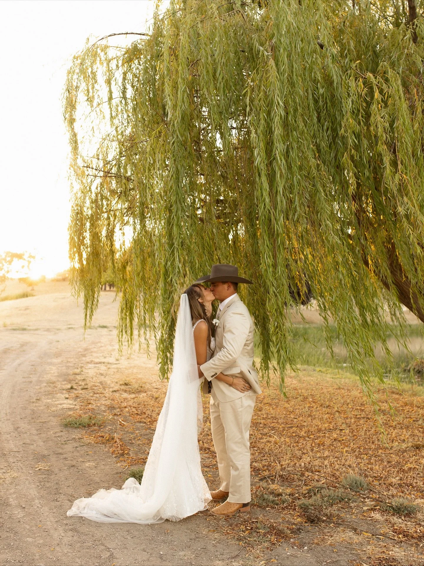 Under the willows 🍃

#westernwedding #countrywedding #countryweddingvenue #cowboywedding #californiaweddingphotographer #sacramentoweddingphotographer #sanjoseweddingphotographer #sanfranciscoweddingphotographer #tahoeweddingphotographer #wyomingwed