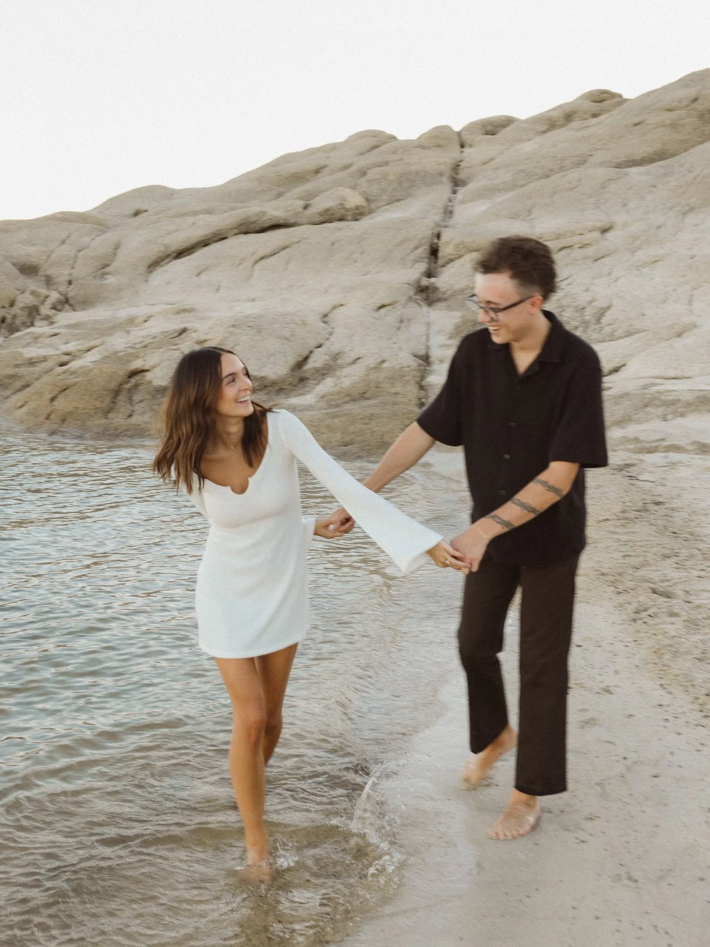 2026 couples it&rsquo;s ALMOST YOUR YEAR ✨ Cheers to you and everyone getting engaged this holiday season 🥹🫶 

#2026weddings #2026weddingplanning #weddingphotographer #californiaweddingphotographer #engagementsession #sacramentoweddingphotographer 