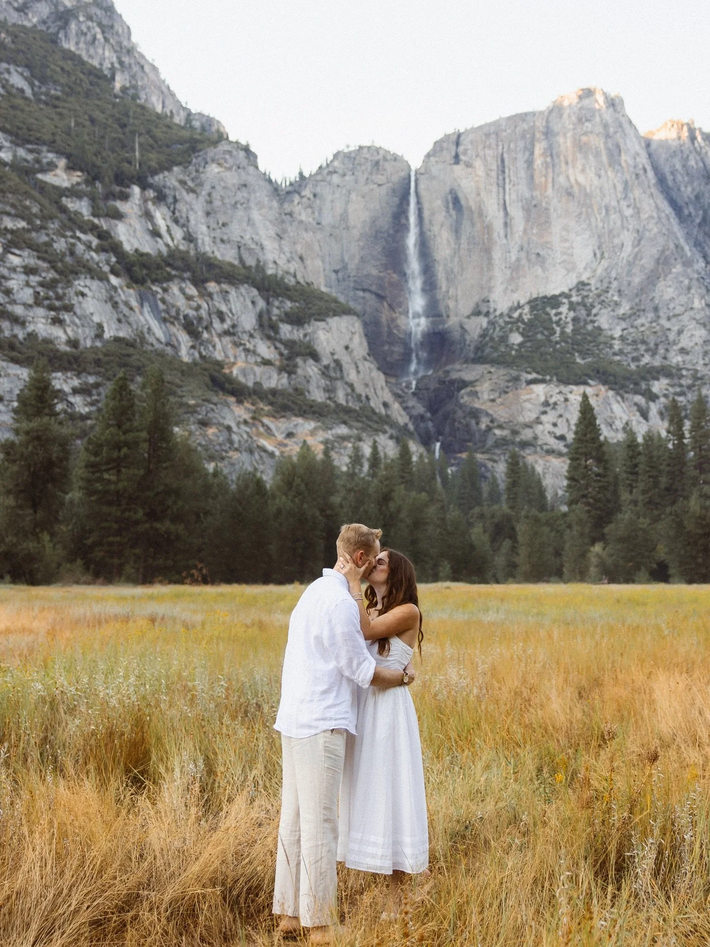 Yosemite in the fall is the BEST time of year to go 🍂 A small window of time before the valley is covered in a blanket of snow but the trees turn the most vibrant yellow you&rsquo;ve ever seen 😍

#yosemite #yosemitenationalpark #yosemiteelopementph