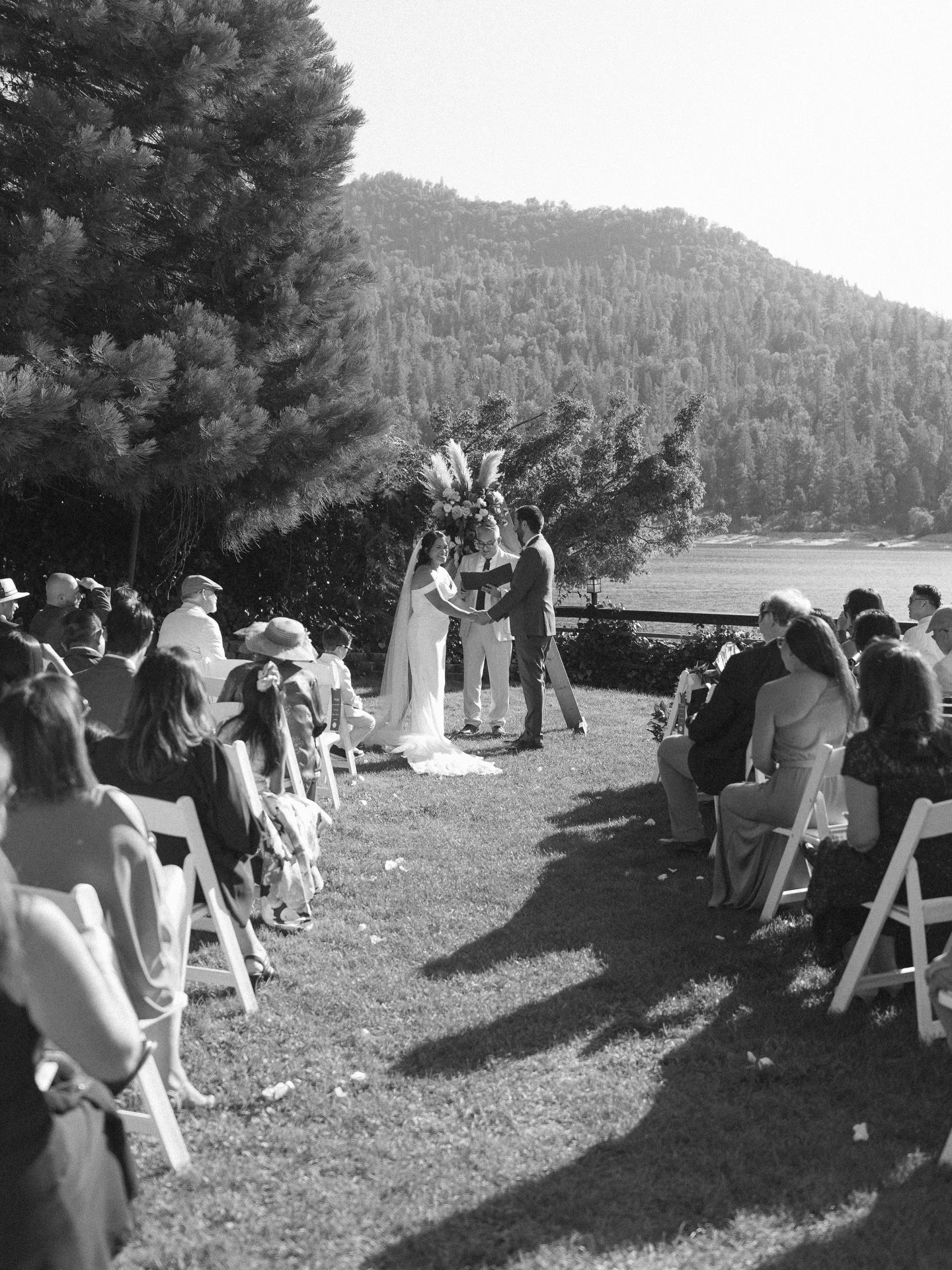 Say your vows in front of all your friends and family on Saturday and then get all dressed back up for your honeymoon bridals in one of your favorite national parks the week after 🥹🤍 

#yosemiteelopement #yosemiteelopementphotographer #yosemitenati