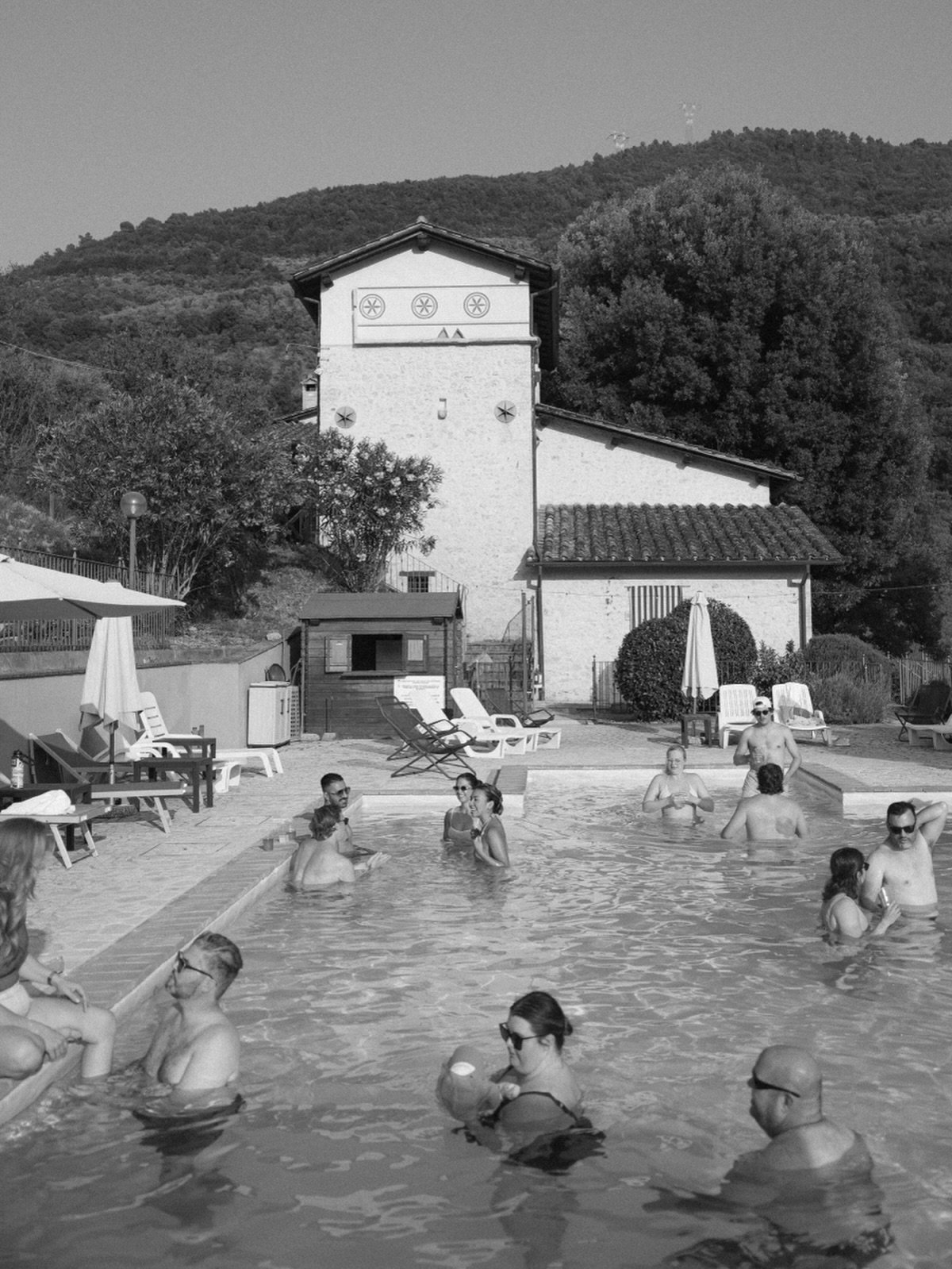 Welcome dinner in the countryside of Italy 🍷xx

#destinationwedding #destinationweddingphotographers #italywedding #italyweddingphotographer #europeansummer