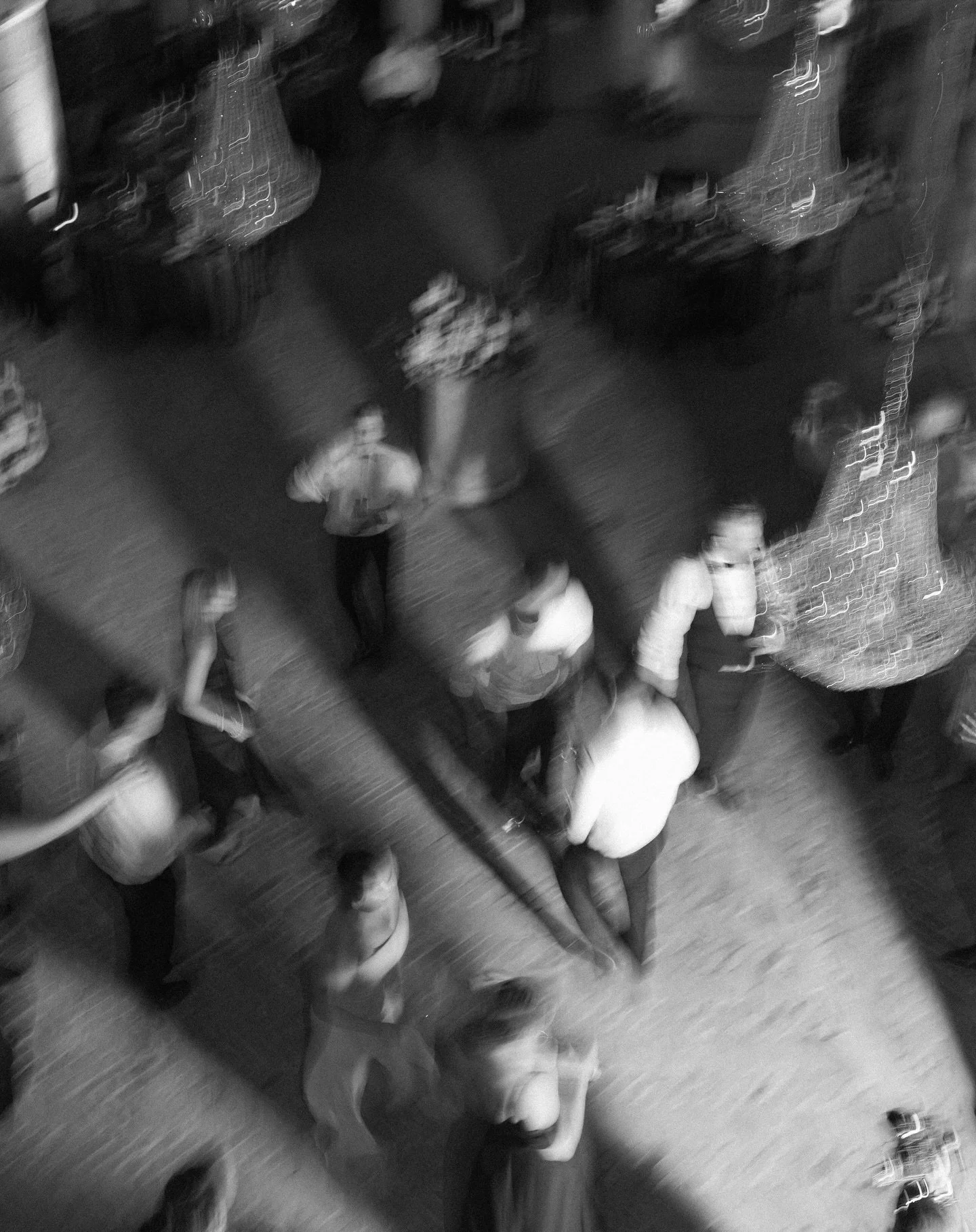 When in Rome 🍷🇮🇹🪩

#weddingphotographer #destinationwedding #destinationweddingphotographer #italywedding #italyweddingphotographer