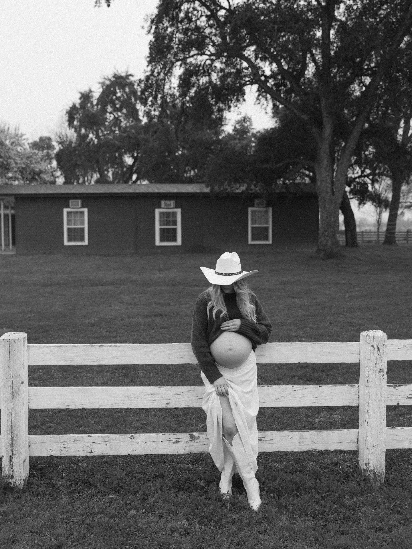 Waiting for her little cowgirl 🥹🐴

#maternityphotoshoot #maternityphotos #familyphotographer #babyannouncement #genderrevealideas