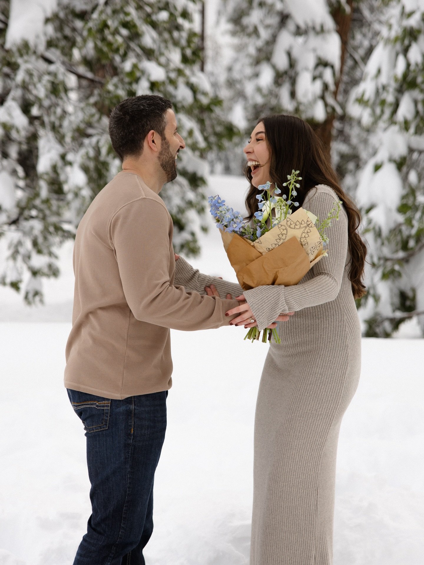 Finding out the gender of your first baby caught on camera 🎞️💙 

The absolute sweetest getting to be a part of this special moment for these two and their little miracle 🥹

#babyannouncement #genderreveal #genderrevealideas #maternityphotos #famil