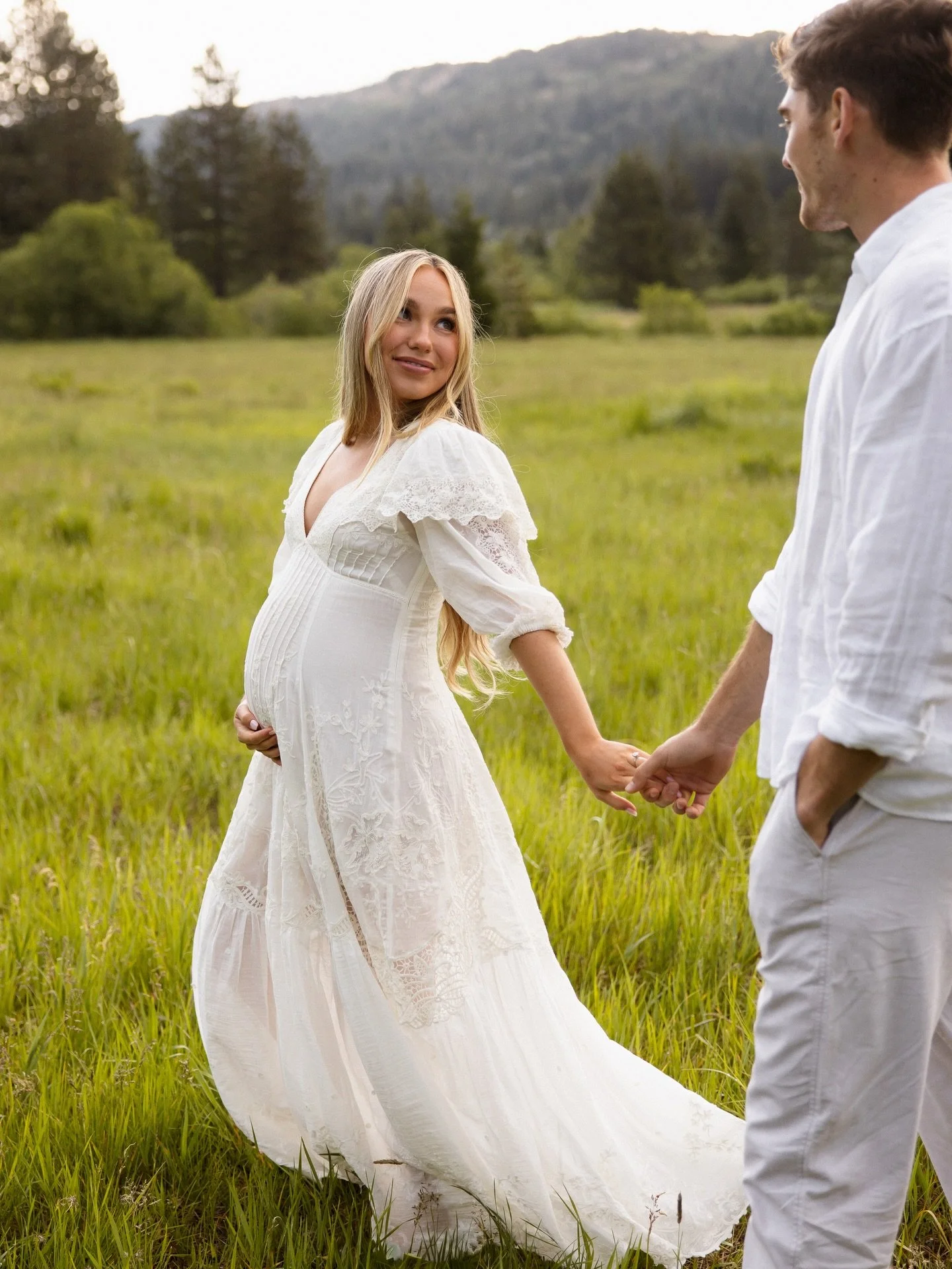 Captured a lot of special milestones for these two but this one might be the sweetest yet 🥹🤍🕊️

#maternity #maternityphotos #familyphotos #familyphotographer #maternityphotographer
