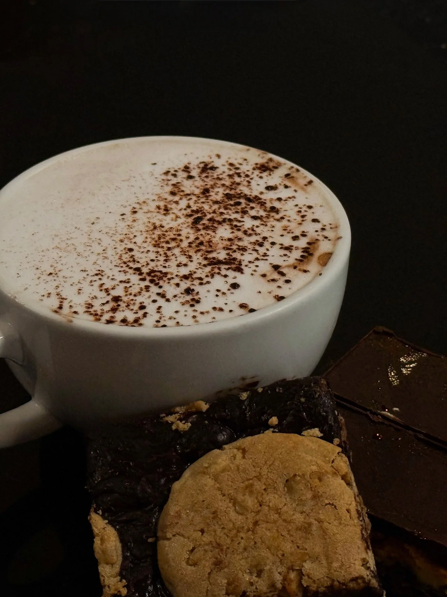 Sunday morning pregame essentials 🏉: coffee, oat fudge bar, Nanaimo bar 🤍

Open 8-4

#superbowlsunday #coffeetime #caffemotivo #kamloops #downtownkamloops