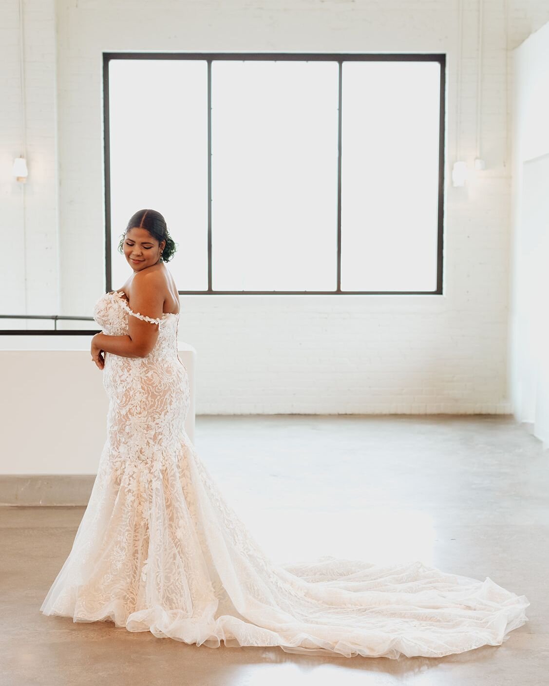 &quot;It&rsquo;s vibrant. It&rsquo;s minimalist. It&rsquo;s modern.&quot;
- @greenweddingshoes 

We are so excited to share that a recent photoshoot at The Lowlands has been featured on Green Wedding Shoes! Check out the editorial below to read more 
