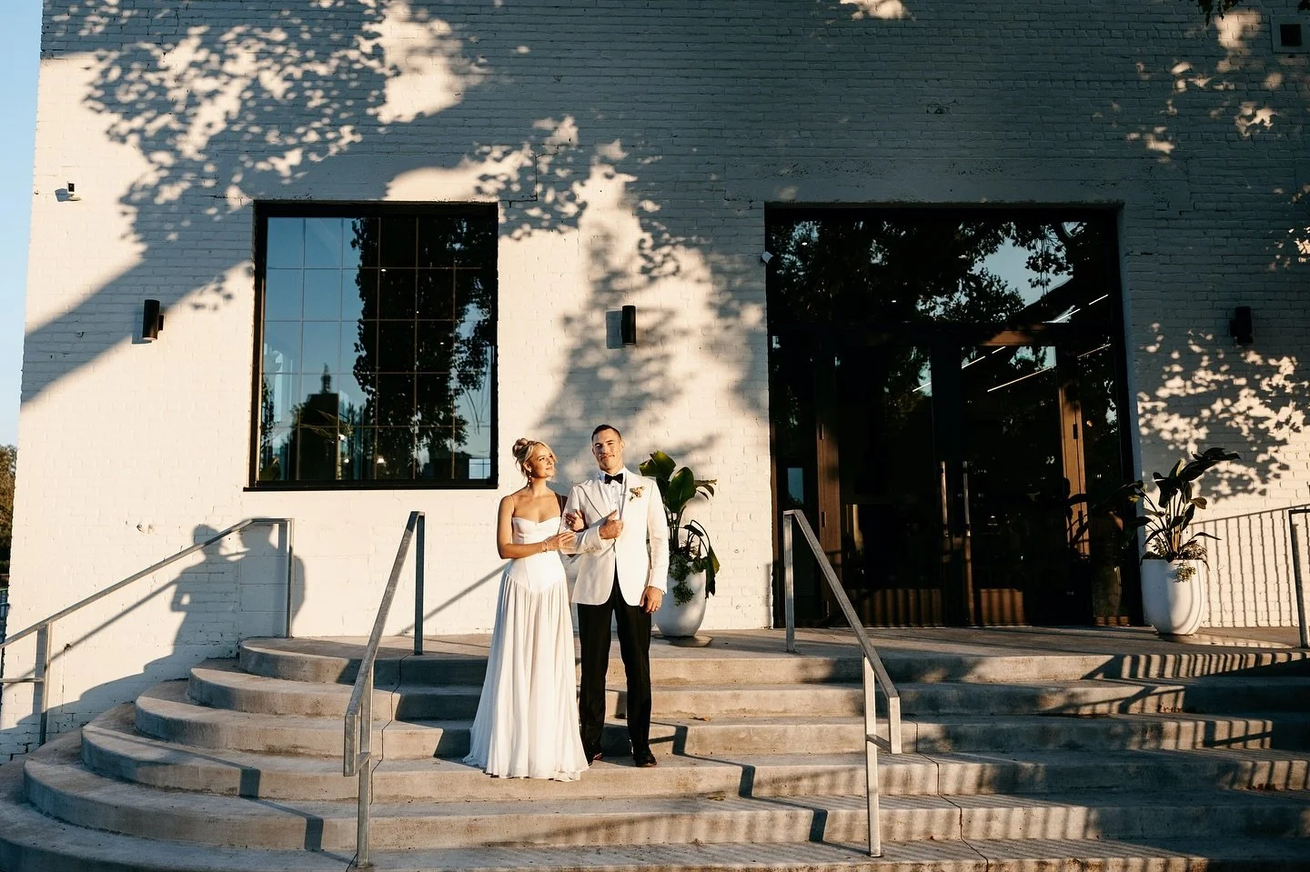 A + A 
———
pure golden hour magic. captured by the incredible @katherine.bowes β¨
.
.
.
#mnweddingvenue #minnesotaweddings #goldenhourwedding #minneapolisweddingvenue #twincitiesweddings #modernweddingvenue #midwestwedding #weddingin