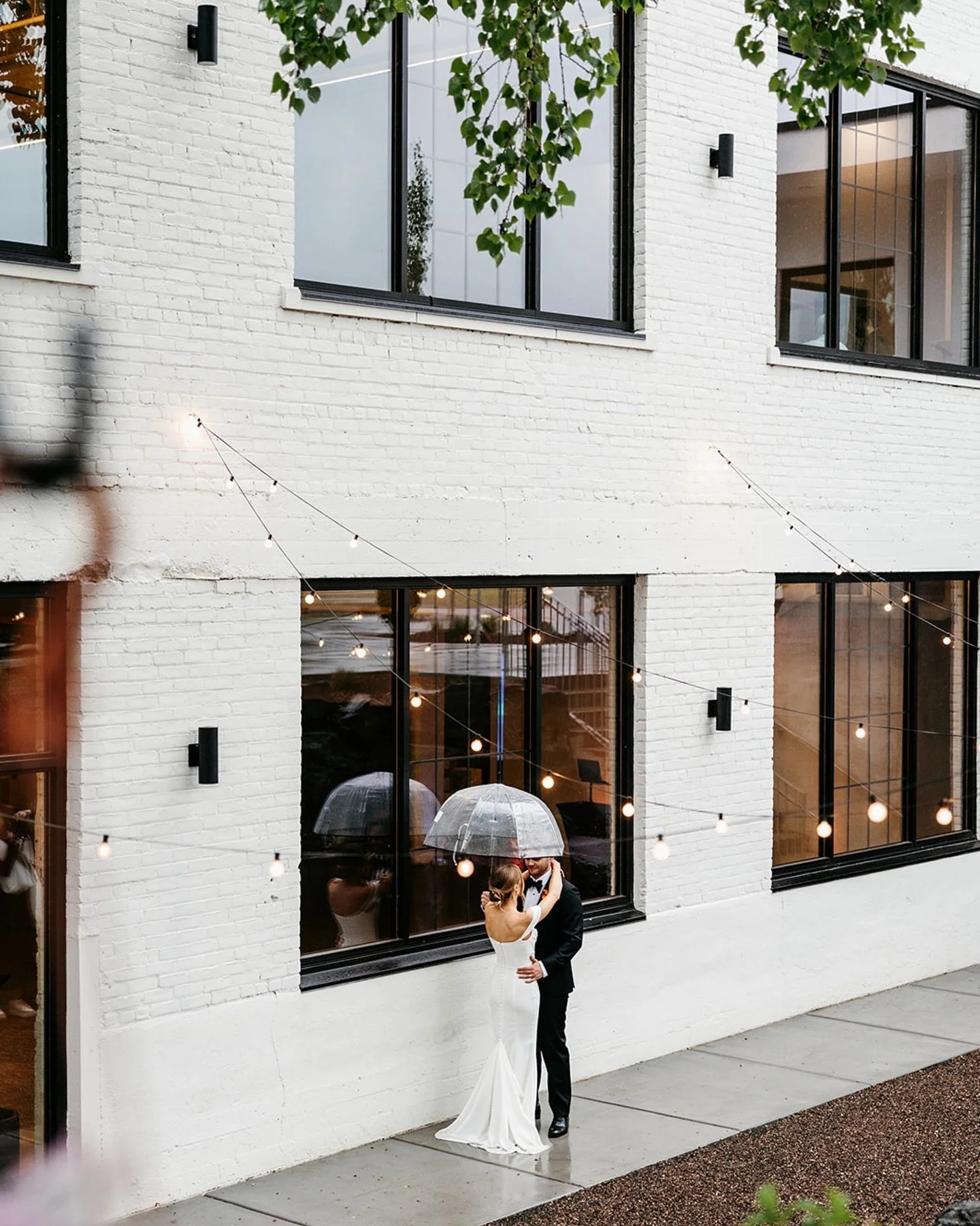 sending a few more sneaks your way in honor of this rainy day 📬
.
.
.
Photographer | @katherine.bowes
Floral | @juniperrosefloralmn
Day of Coordination | @honeyb.weddings
Couple | @bridgetrengstorf &amp; @marshallrengstorf 
.
.
#thelowlands #lowland