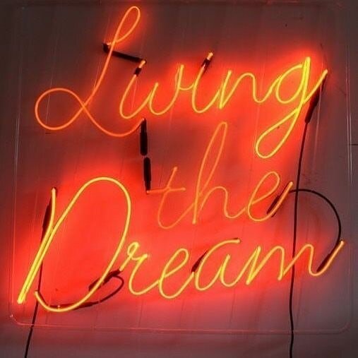 《Inspiration》Are you.. Living your dream? 🌠 
If not, are you currently working hard to achieve those dreams? Do you have Big dreams.. Did you know the first step is manifesting what you want you life to be like, believing it, believing you are who y