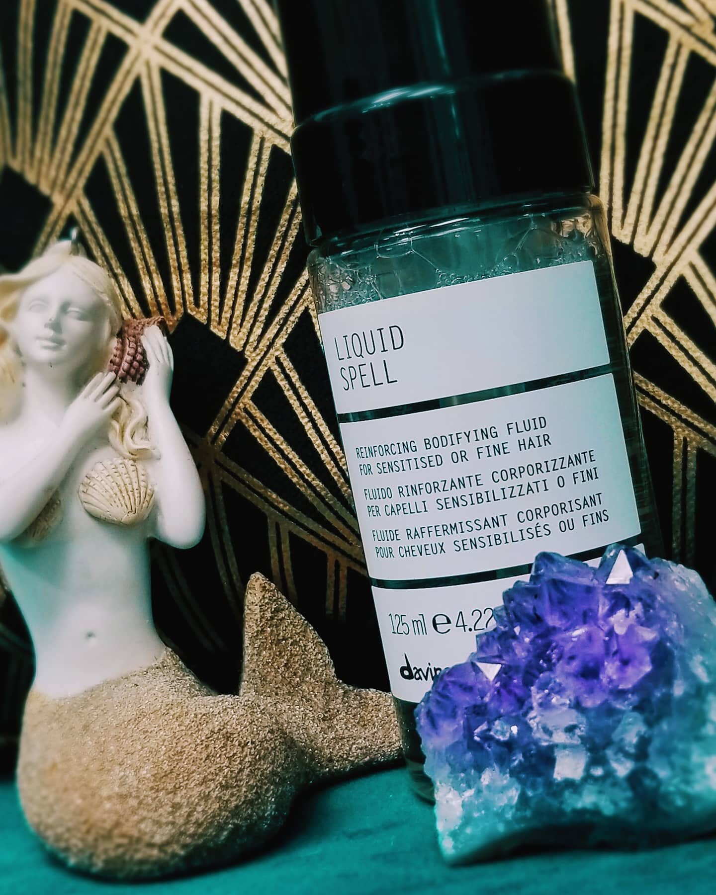 G&sigma;ɳɳ&alpha; &rho;&upsilon;ƚ &alpha; ʂ&rho;ҽʅʅ &sigma;ɳ ყ&sigma;&upsilon;.. 🔮 Welllll, actually just gonna use #Davines Liquid spell on your hair.. Why?! 

⭐For one, this is one of our favorite products to use. Secondly, because of all the bene