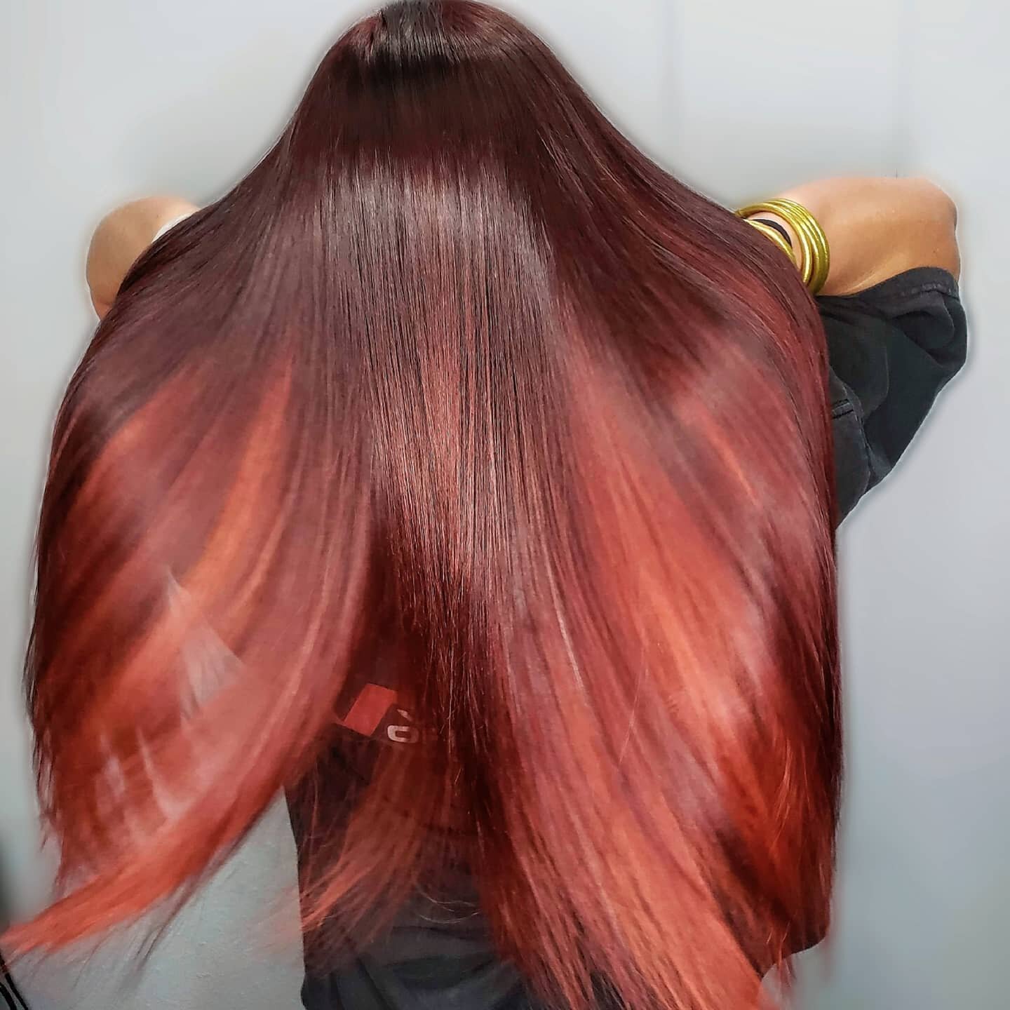 𝕽𝖊𝖉 𝖍𝖔𝖙 🔥🔥🔥🔥🔥 
In action hair flip, showing that super shine! 
Color by artist: Wes 
AquaFirrrreeee
&times;
&times;
&times;
&times;
#Aquafiresalon #davines #davinescolor #davinessalon #wsnc #winstonsalemnc #winstonsalemsalon #creativecolor