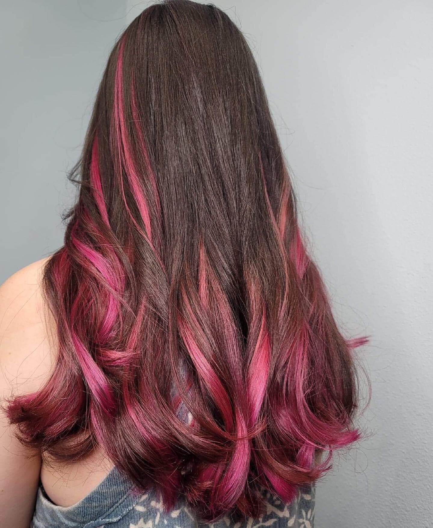 💕That HOT pink 💕 #davines #davinescolor #donewithdavines #aquafiresalon #angelzenhair #pinkhair #hotpinkhair #winstonsalem #winstonsalemhairstylist #wsnc