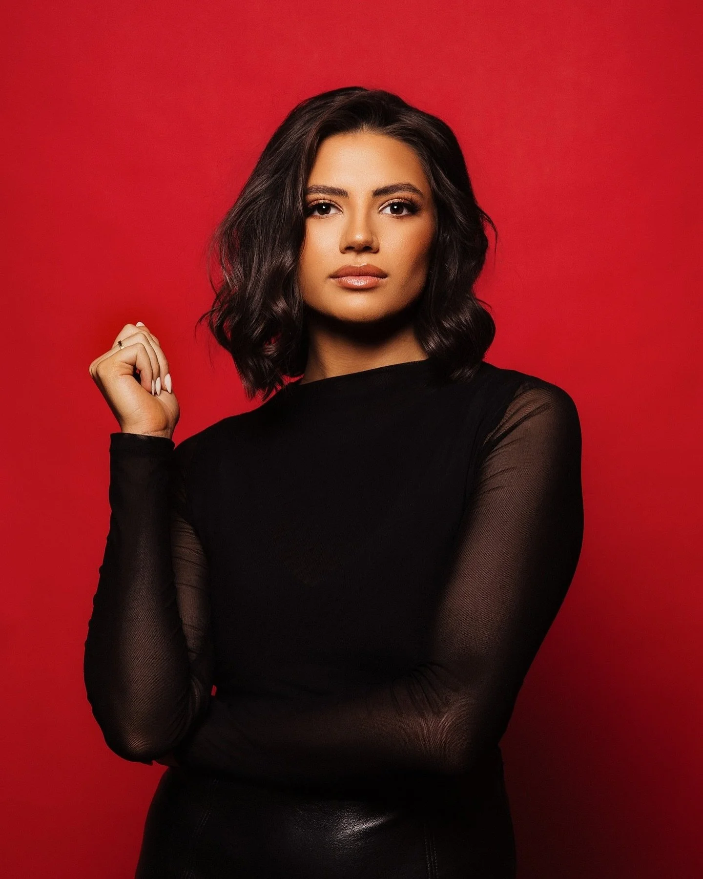 START PLANNING YOUR OUTFITS!!! Cuz here are our new backdrops!!! 

As requested, we have a cozy fireplace mantle, our traditional solid red, Santa&rsquo;s tree ft. a baby grand piano, and a classy black and gold ✨

Which two are you choosing?!

#holi