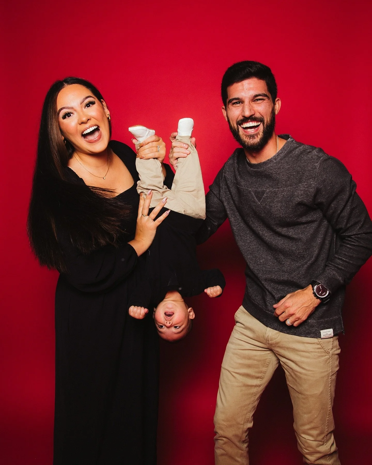 DAY 3 FUN 🤩 

Roughly 1000 faces came through in 72 hours for holiday photos 🙌🏽 some smiling, some crying, some laughing, some scared, some drooling, some sleeping, some silly&hellip; the list goes on and on! 

All fun and cute memories that they&