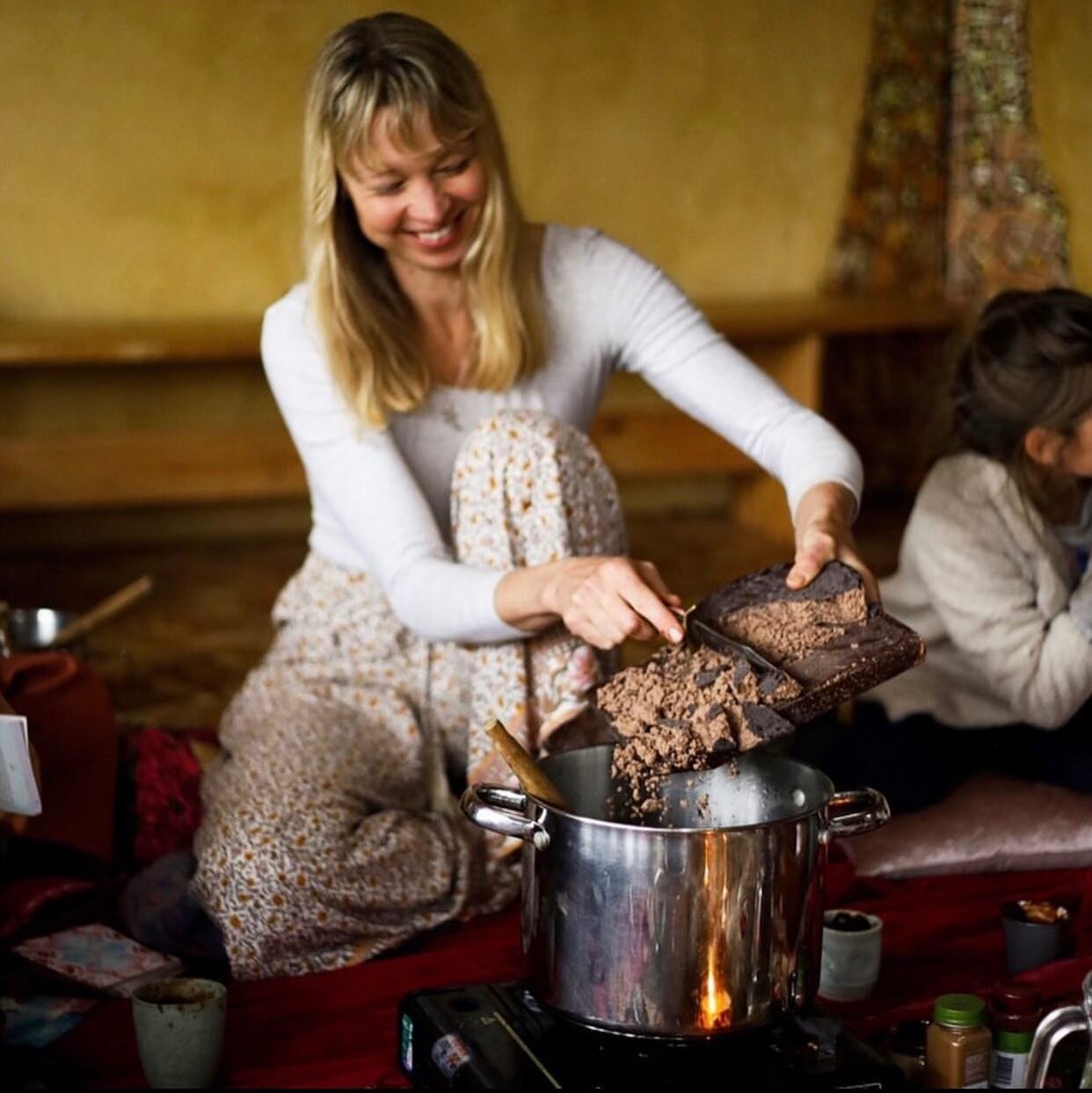 Shoutout to all the cacao fairies out there sharing this beautiful heart medicine with joy l, respect and reverence to their communities 🙌🏽🙌🏽🙌🏽🙌🏽

@cacaomedium pictured here brewing up &lsquo;La medicine de La coraz&oacute;n&rsquo; 🫀🤎🫶