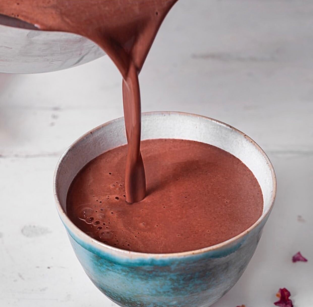 A tip for making a rich decadent cup of  cacao is to try and add less water to your blend and a tea spoon of fatty ingredient such as coconut oil, your favourite nut butter, ghee or tahini 😋

Pic @ava.alchemy