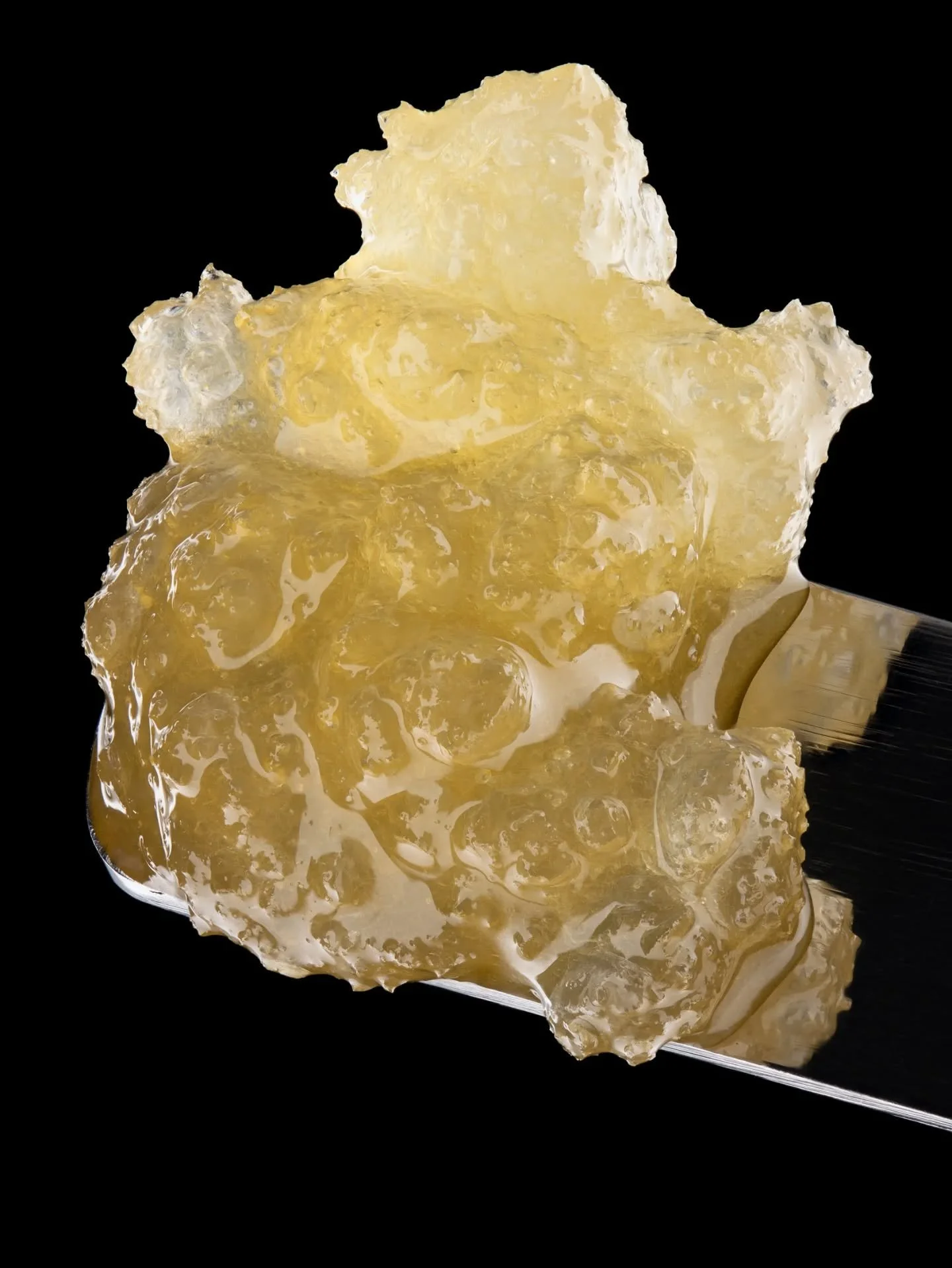 Cookies &amp; Cream, crystallized. 💎 
A scoop of live resin crushed diamonds with that unmistakable sparkle. ✨

#cannabiscommunity #cannabisphotography #extracts