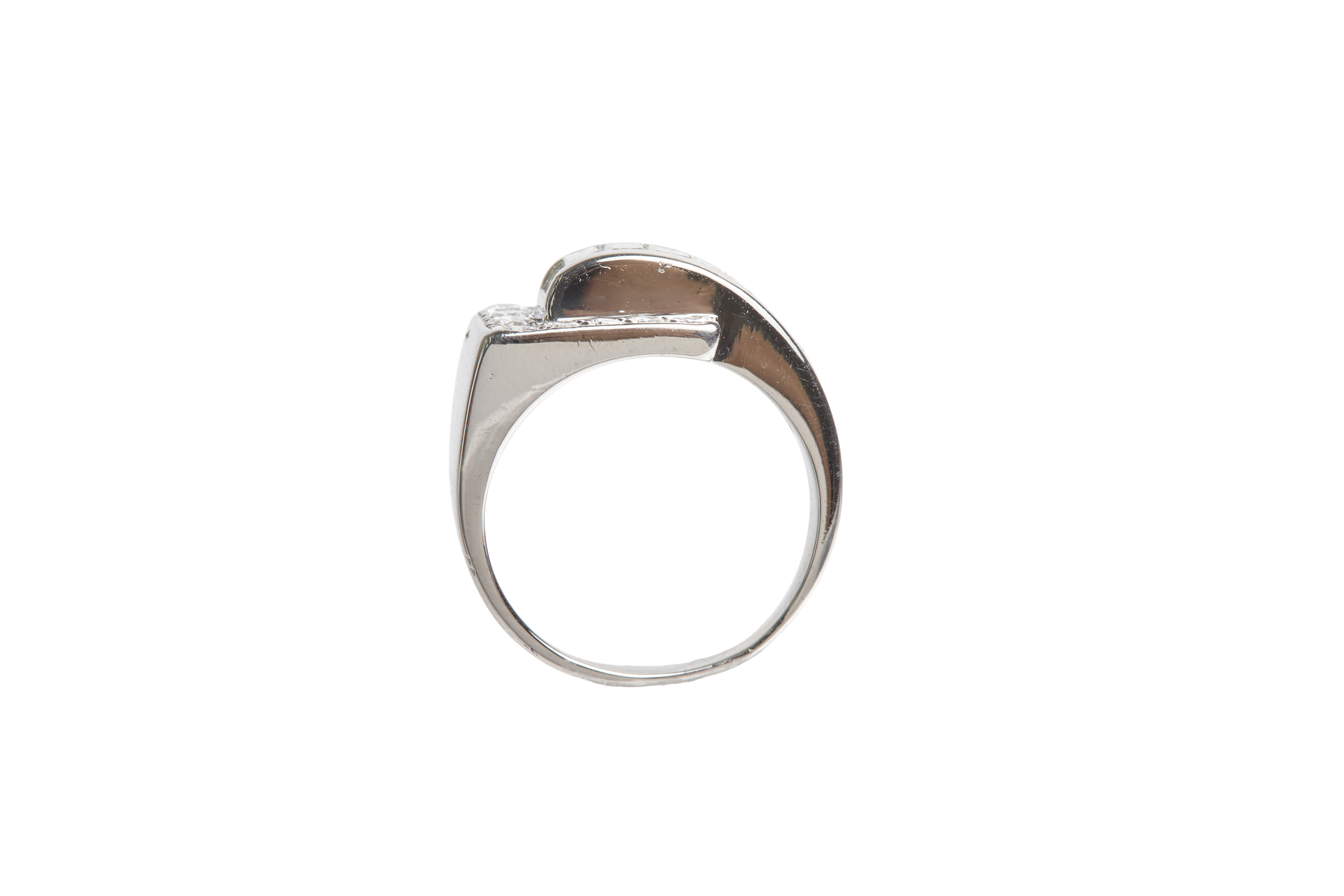 Buckle Ring Platinum Diamond 0749.png