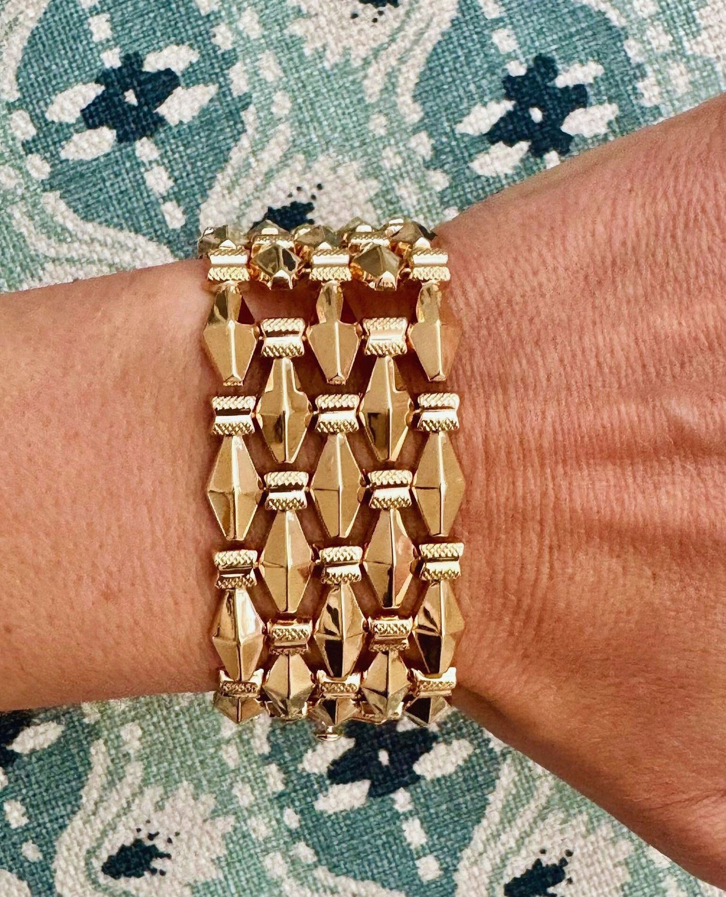 True 40&rsquo;s Retro Glamour, these 18KT flexible cuffs are bold and iconic.⁠
#heritagecollection