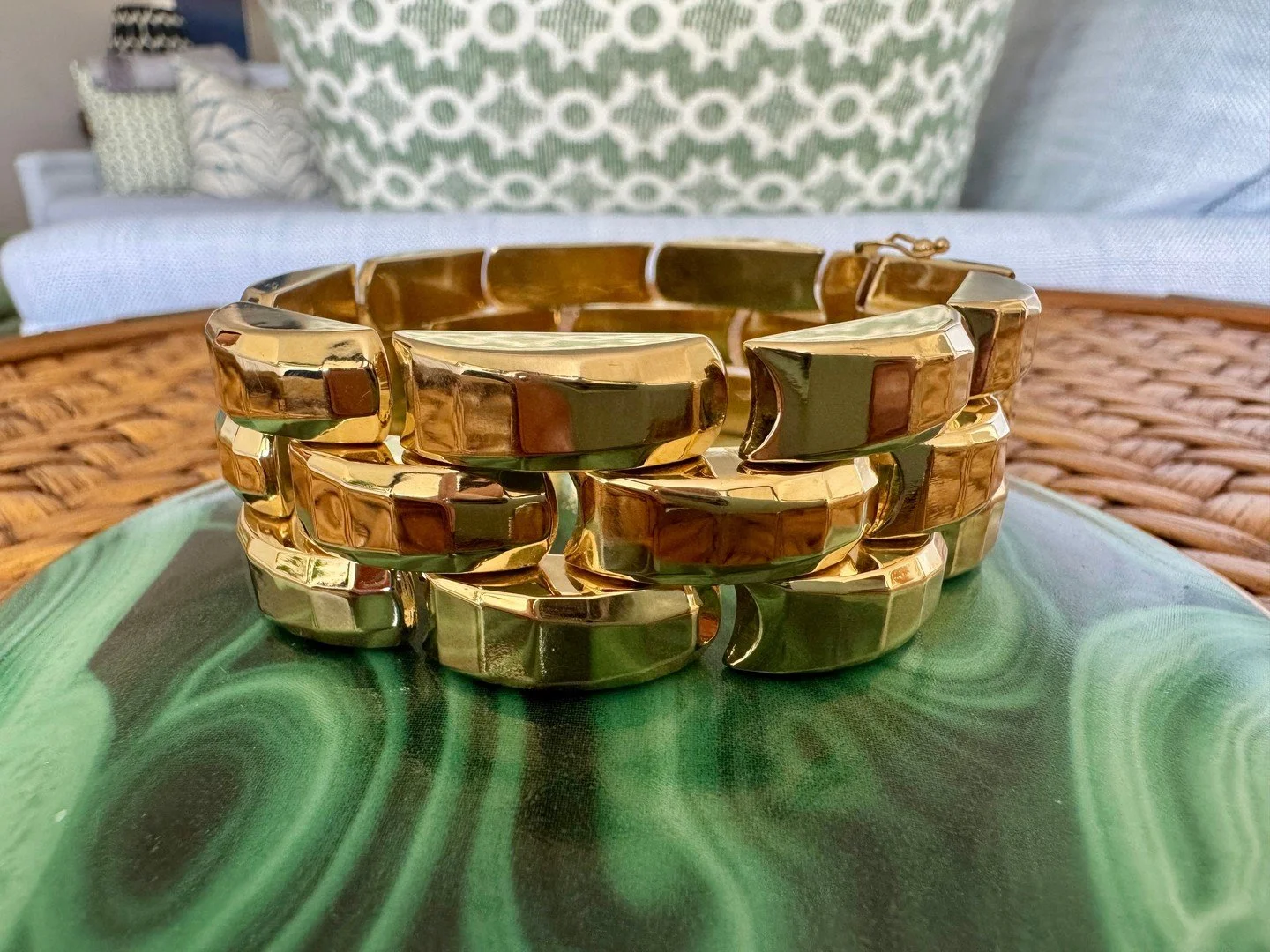 Bold 40s Glamour: as fresh in 2026 as it was decades ago. Featuring a pyramid-like link, it&rsquo;s hinged and moves comfortably with your wrist. Dimensional from every angle. ⁠
#heritagecollection