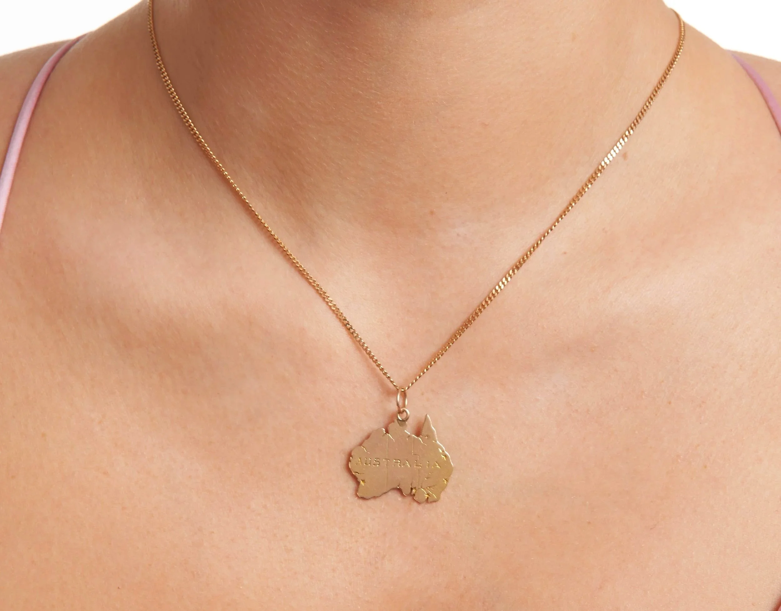 turner-tatler-antique-15CT-gold-australia-map-charm-pendant-2.jpg