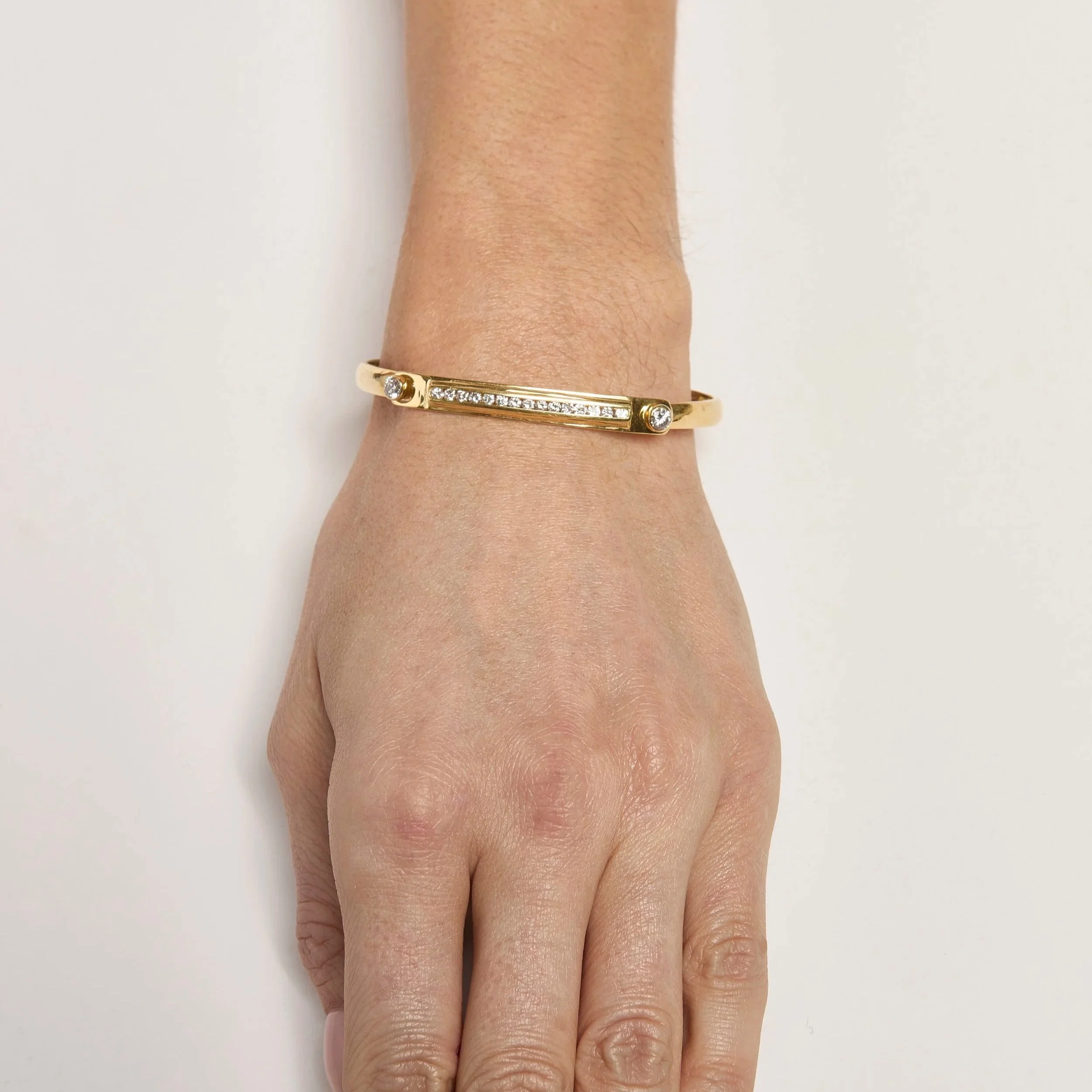 Channel+Set+Bangle+diamond+0294.jpg