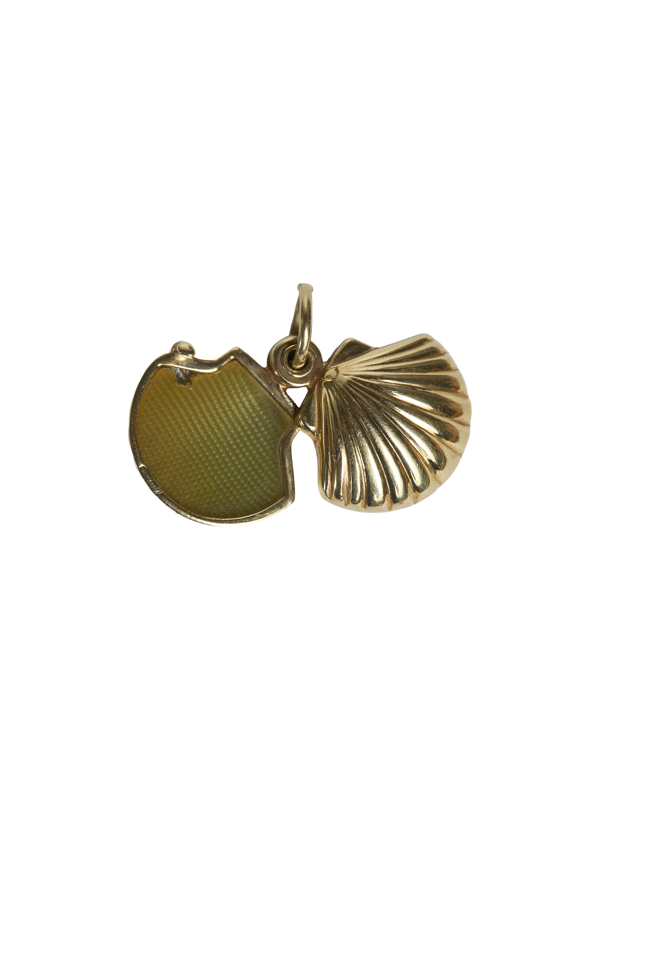 Clamshell Locket open_0502.png