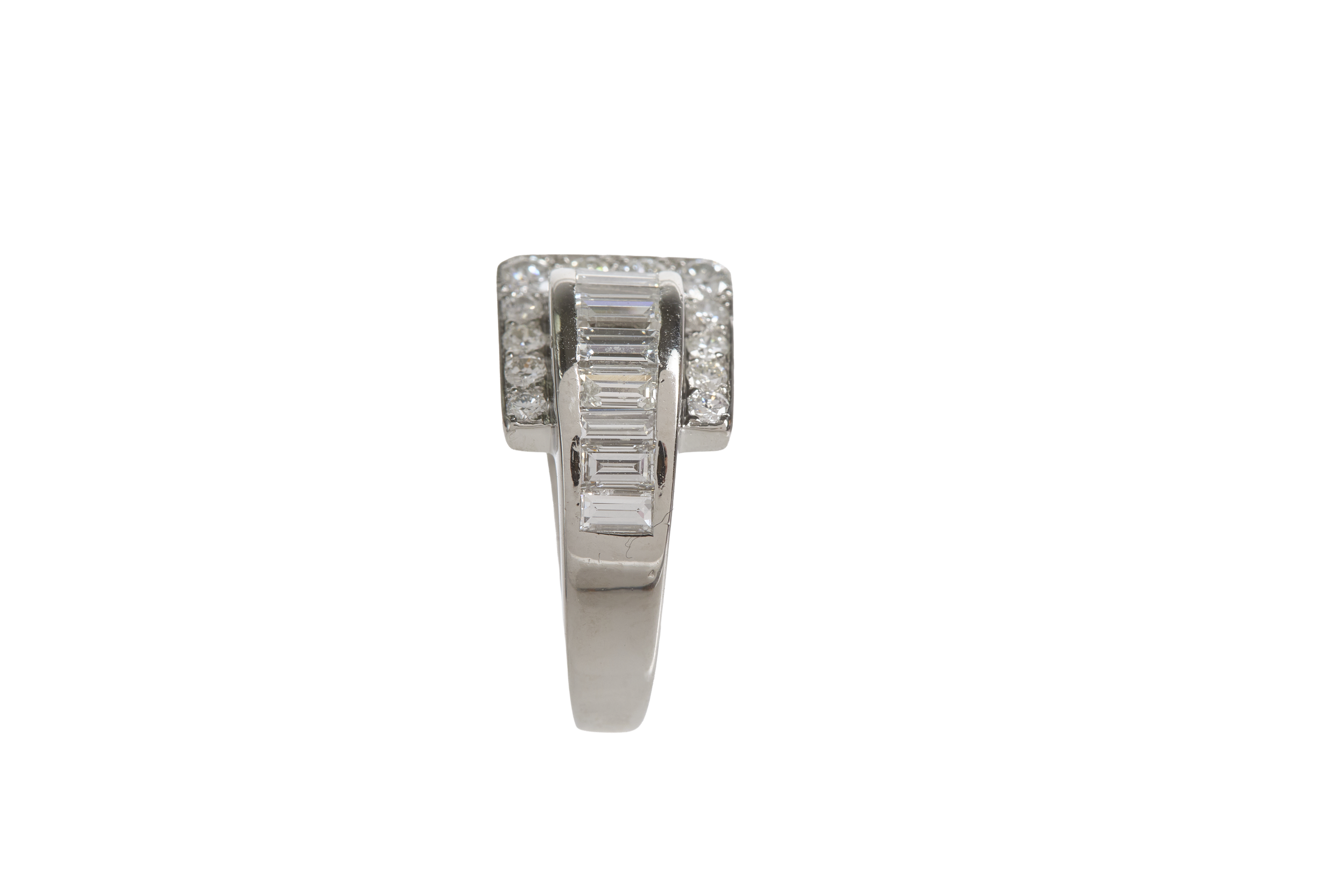Buckle Ring Platinum Diamond 0742.png
