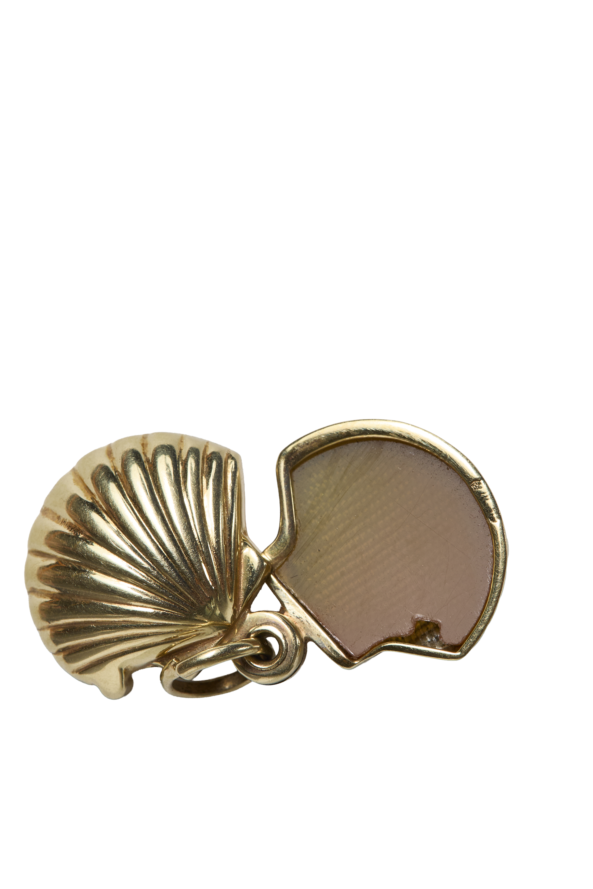 Clamshell Locket open_0503.png