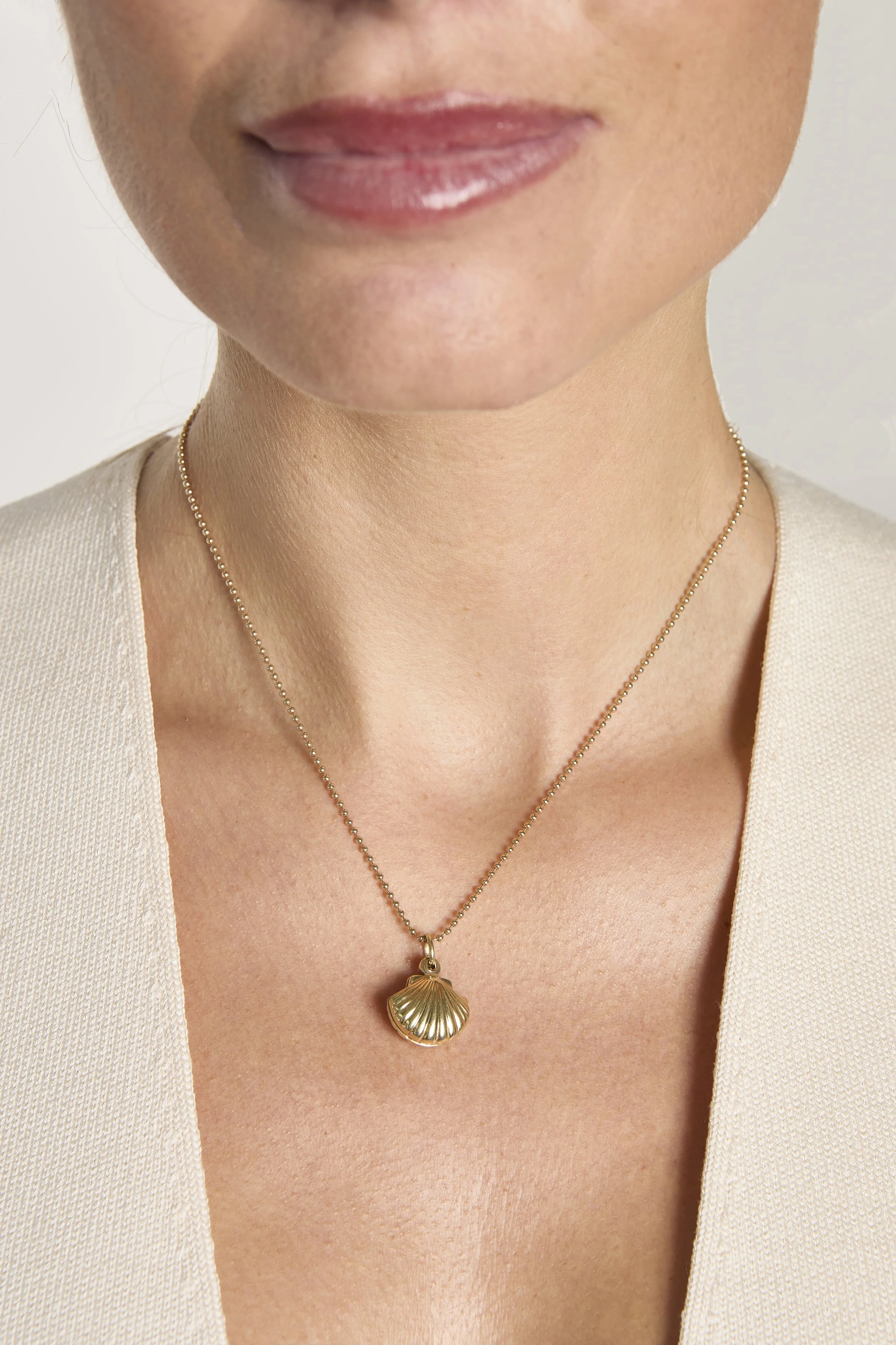 Clamshell locket TurnerandTatler101425_0288.jpg
