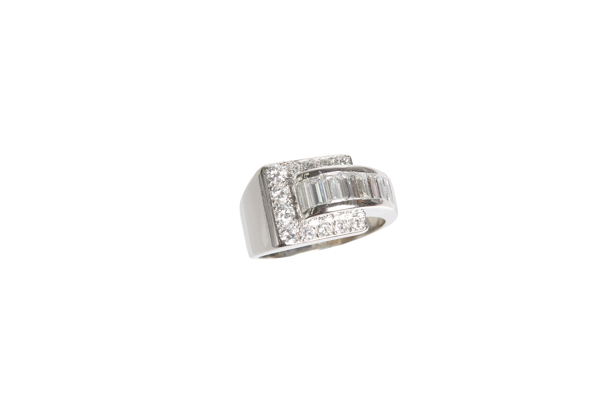 Buckle Ring Platinum Diamond 0740.png