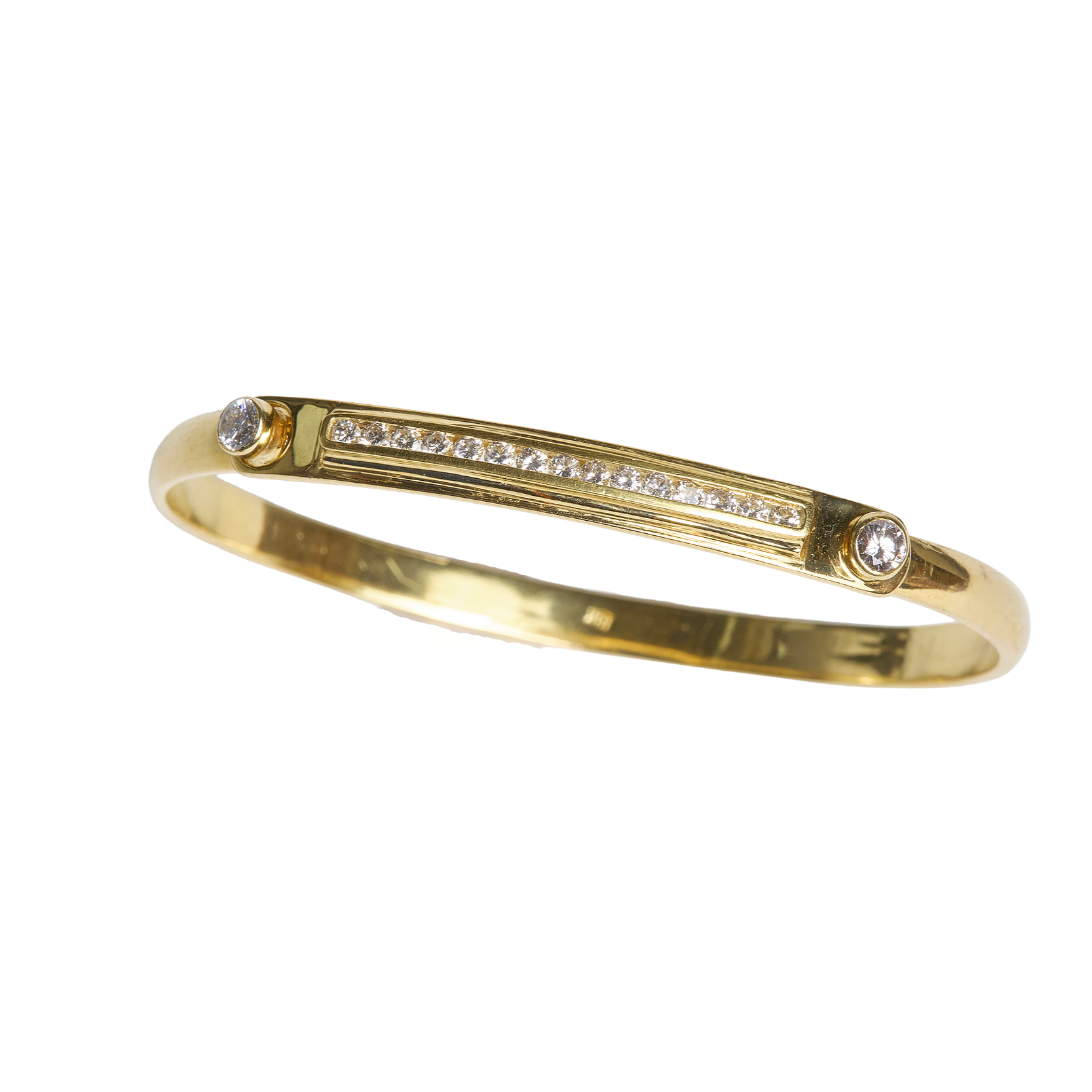 Channel+Set+Bangle+diamond+plaque+_0582.png